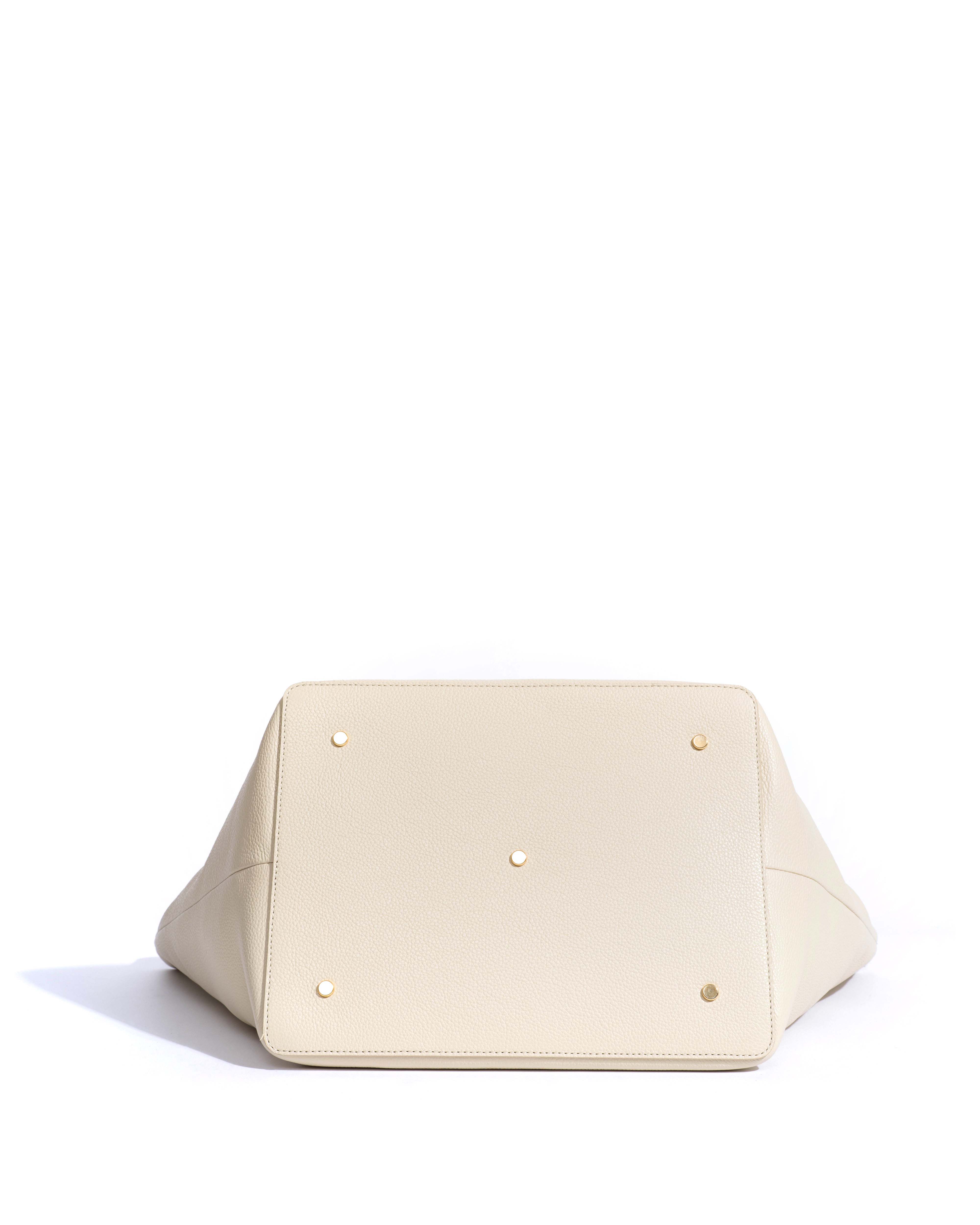Arya carryall bag Pebbled soft calf White sand - Image 4