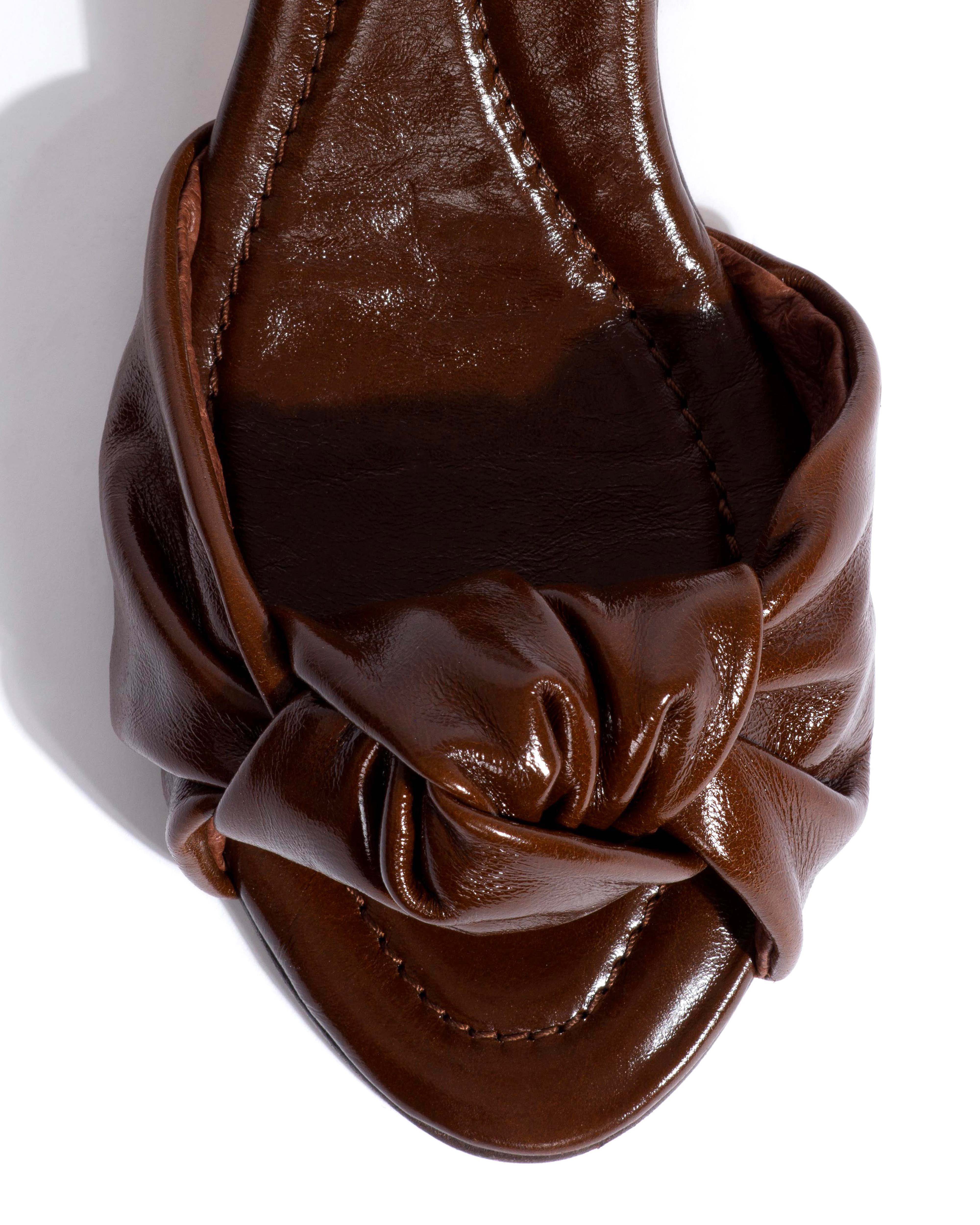 Curvey 50 Crinkled polished goat Caramel brown - Image 5