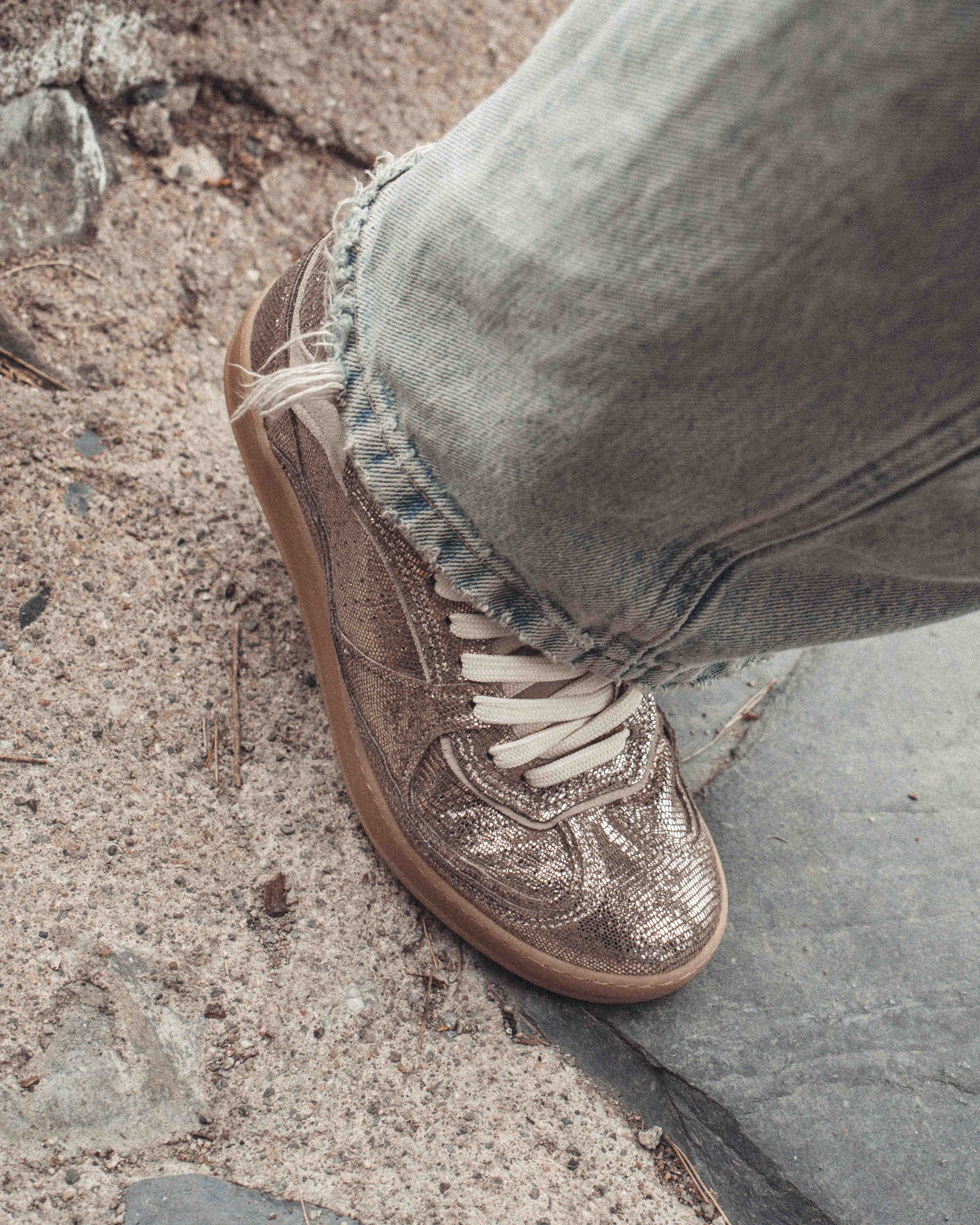 Dabbie Lizard metallic goat & suede leather Vintage champagne & white sand - Image 3