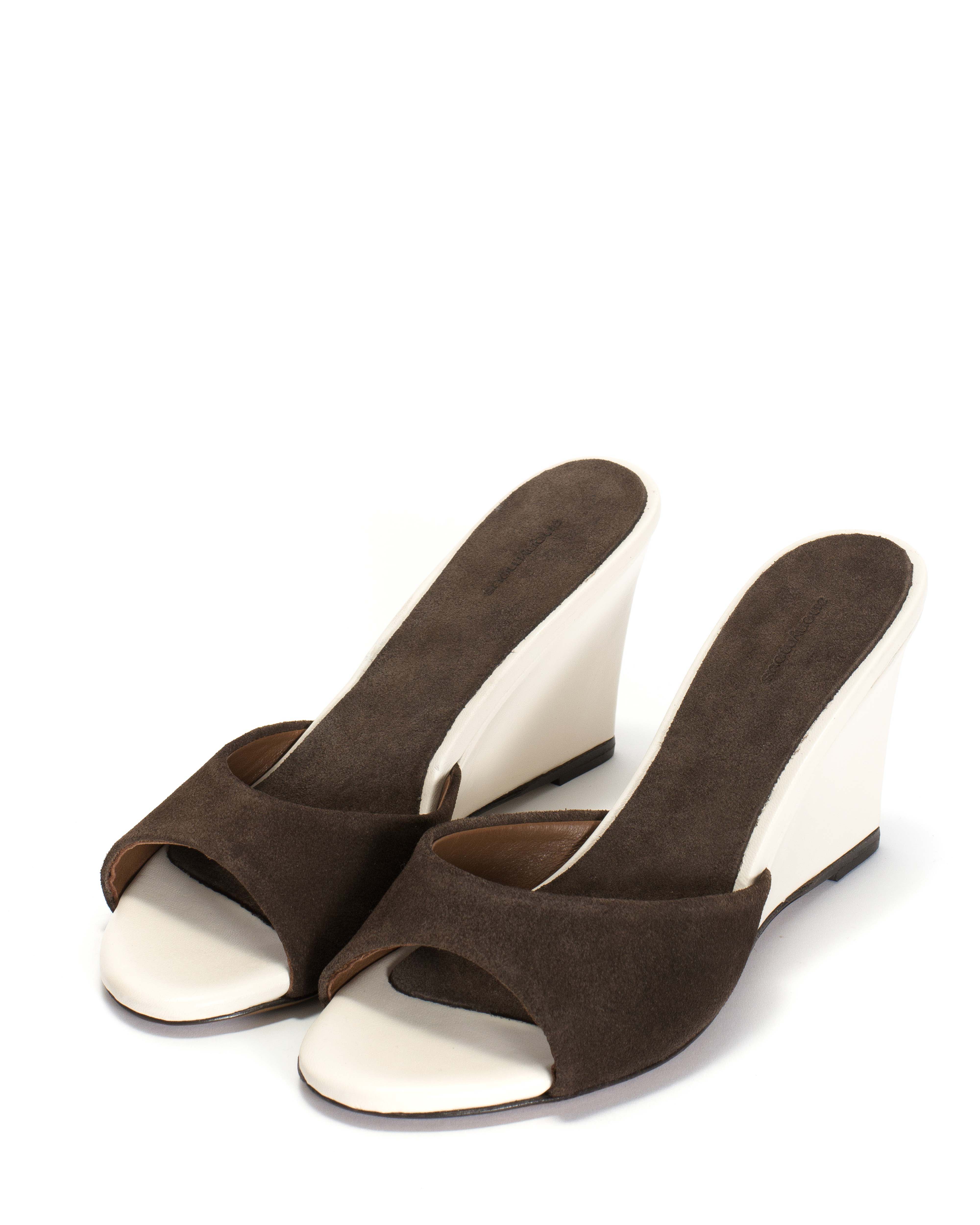 Gwen 75 wedge Calf suede & sleek leather Coffee brown & milk white - Image 2