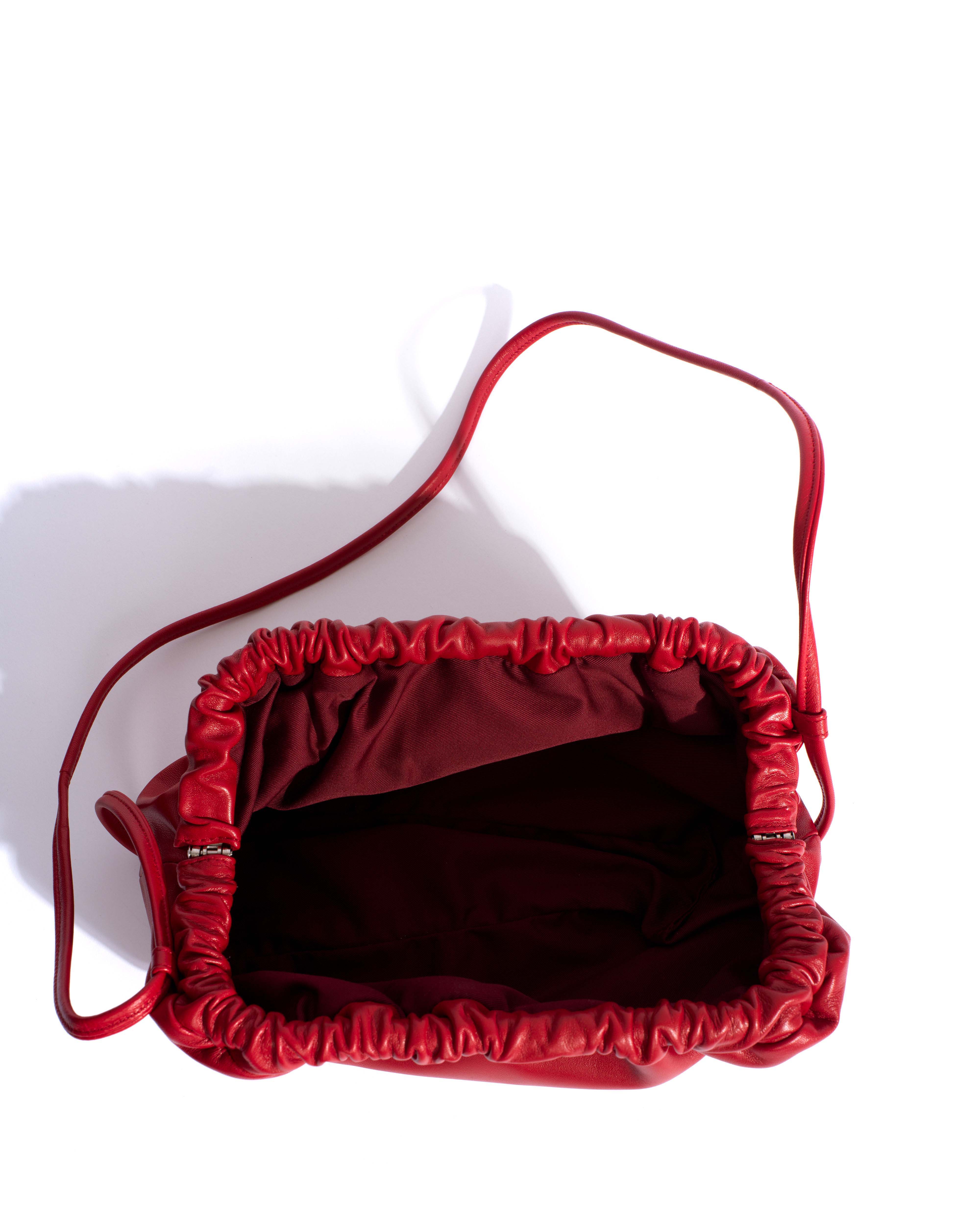 Hally classic cloud bag Shiny lamb Ruby red - Image 4