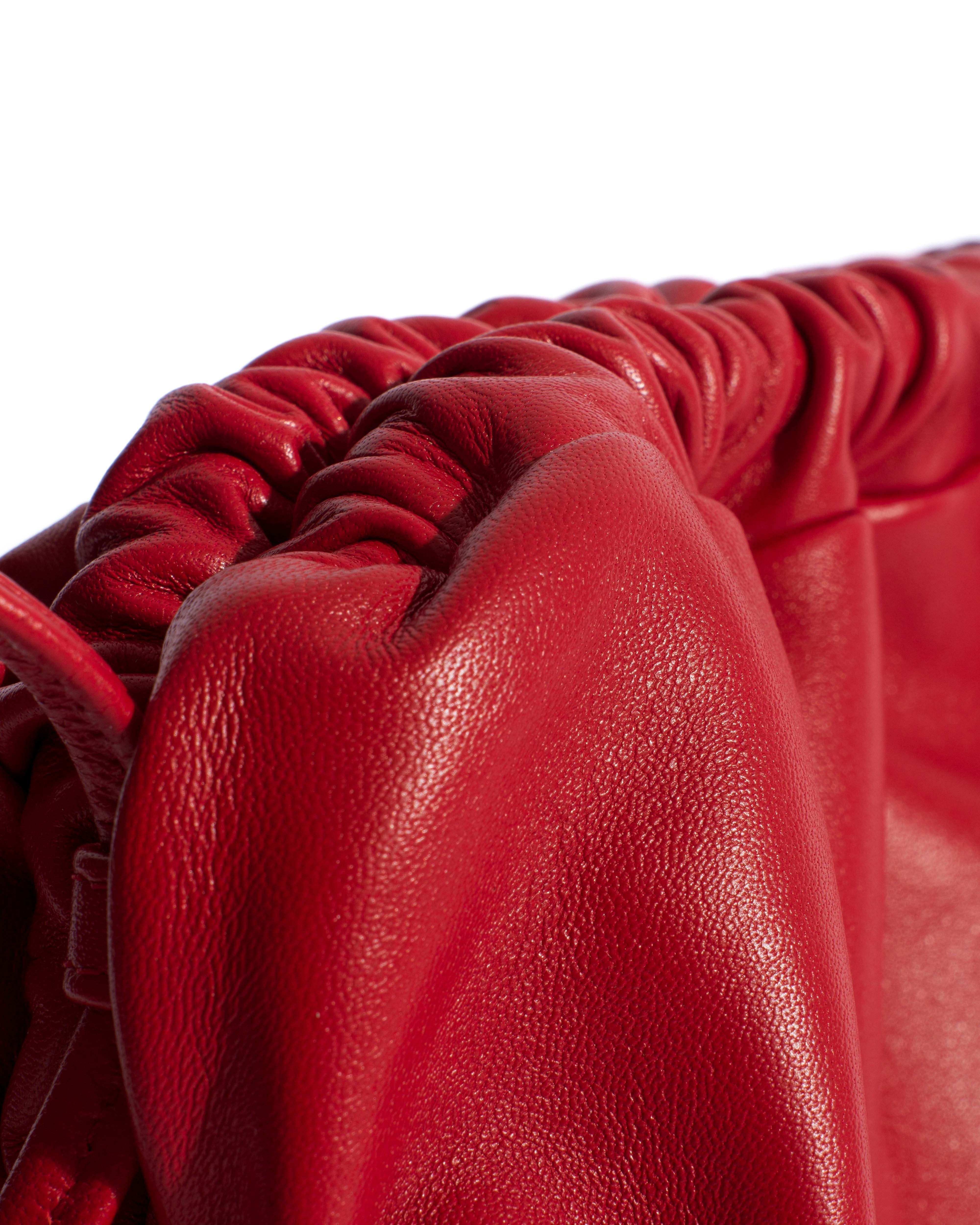 Hally classic cloud bag Shiny lamb Ruby red - Image 5