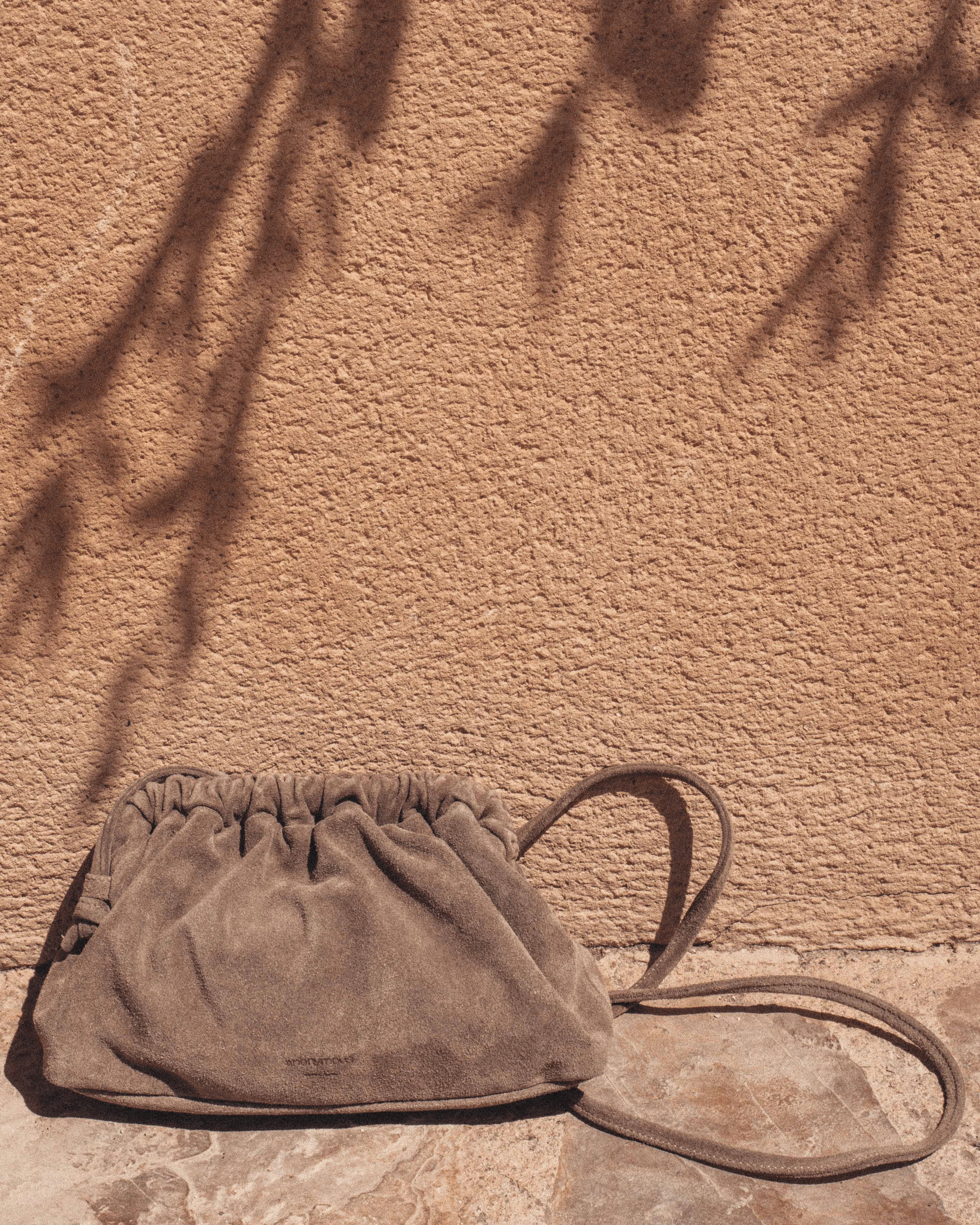 Hally petite cloud bag Calf suede Mushroom - Image 3