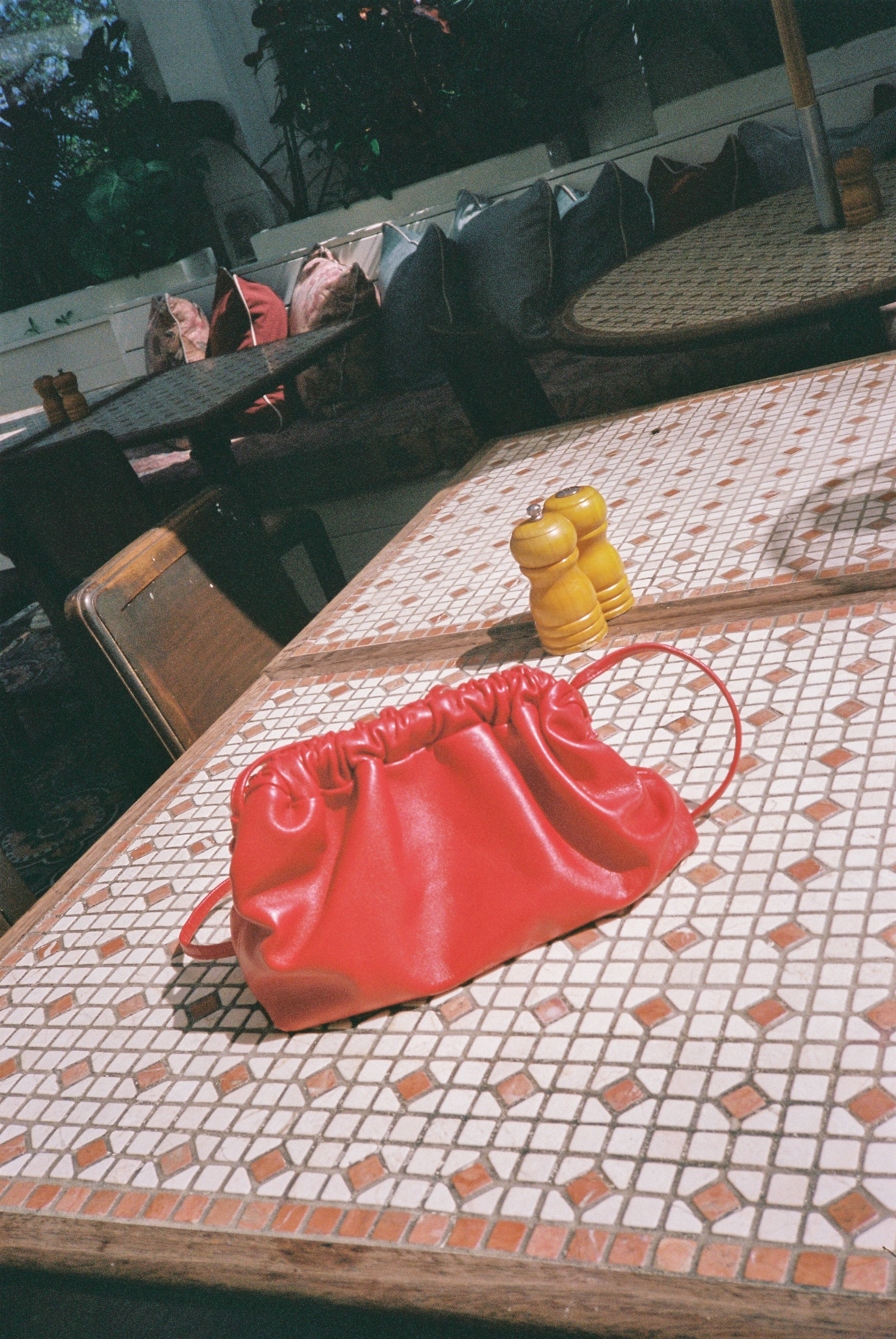 Hally petite cloud bag Shiny lamb Ruby red - Image 3