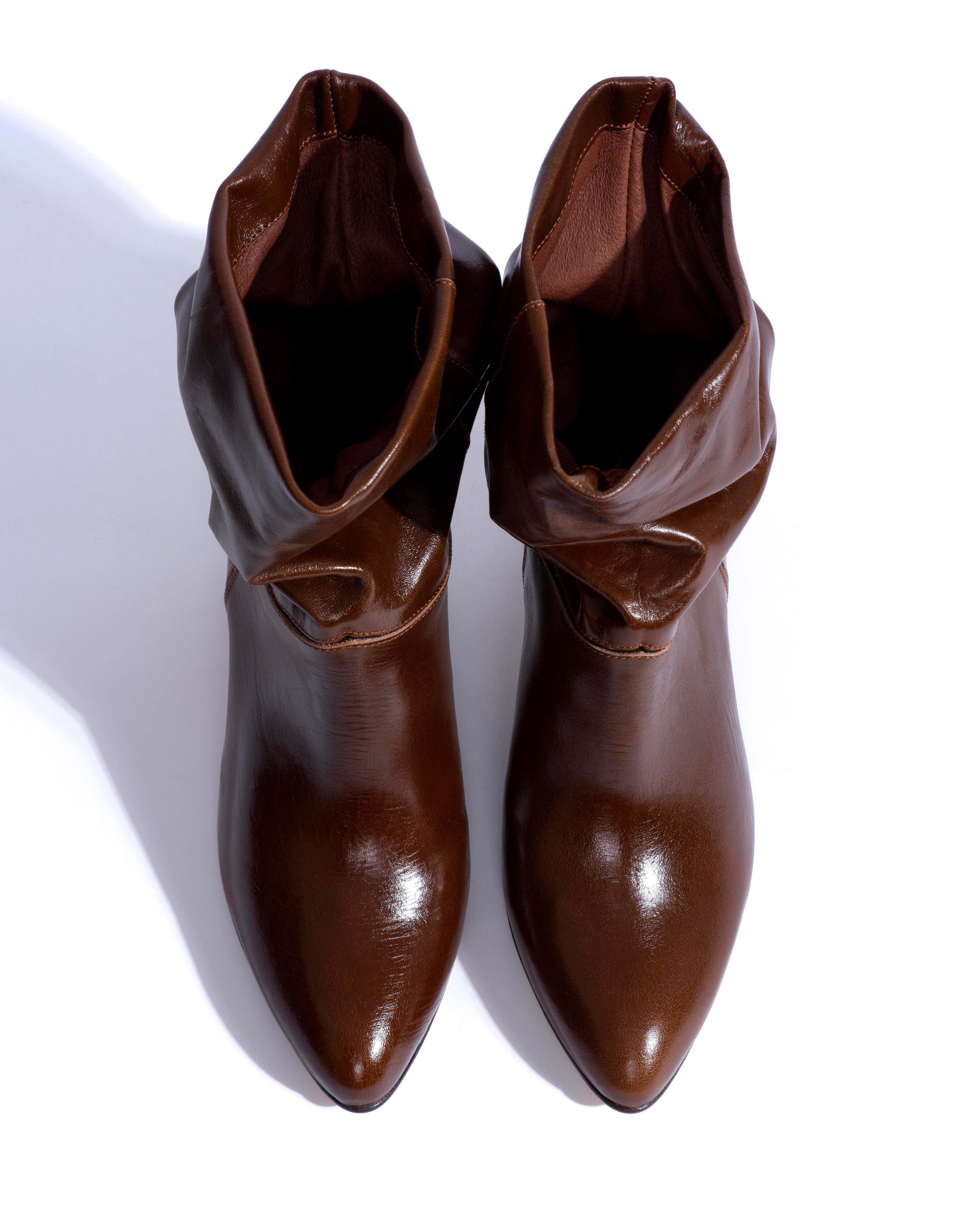 Jassi 50 stiletto Crinkled polished goat Caramel brown - Image 4