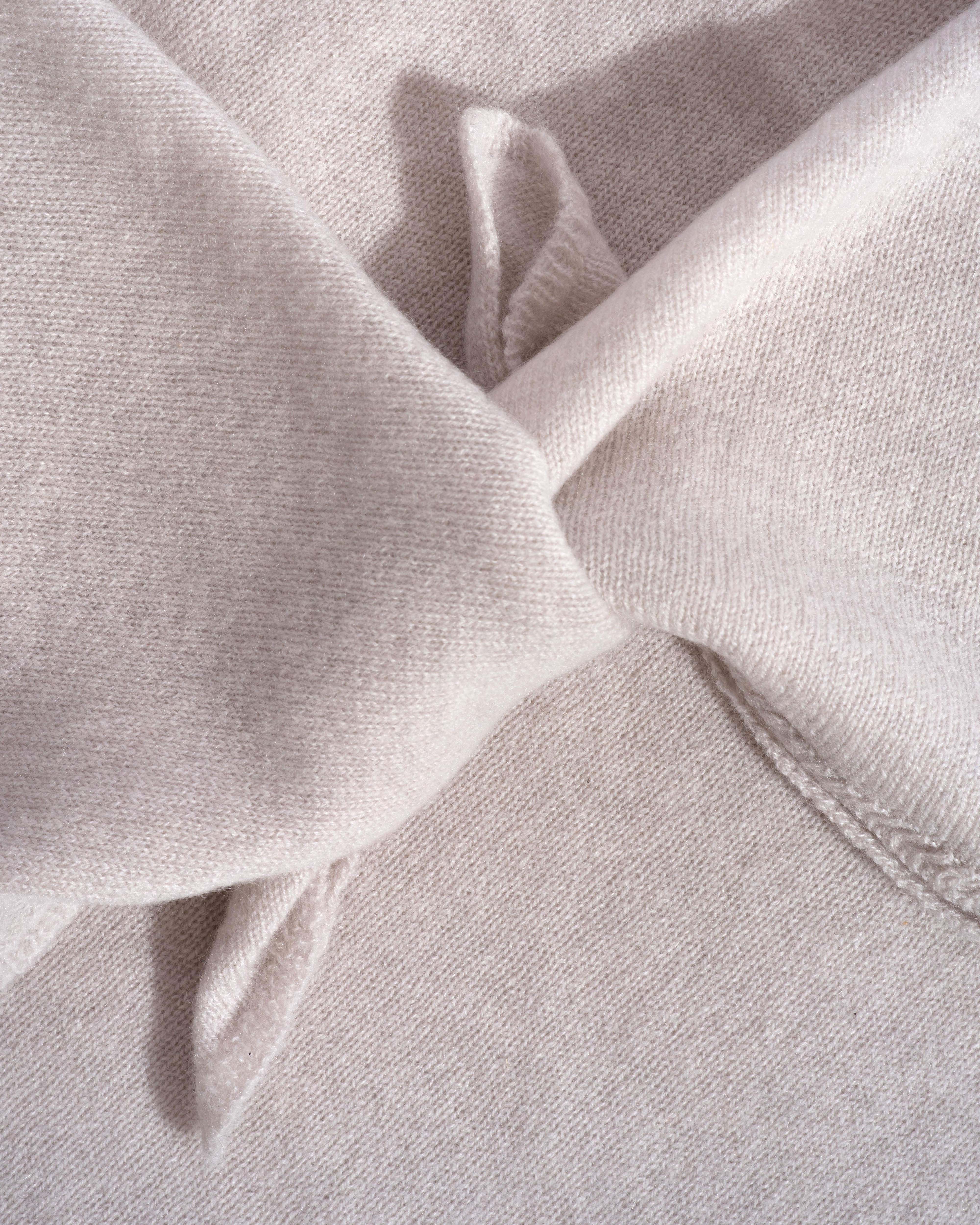 Mira cashmere square scarf 100% cashmere Ivory - Image 3