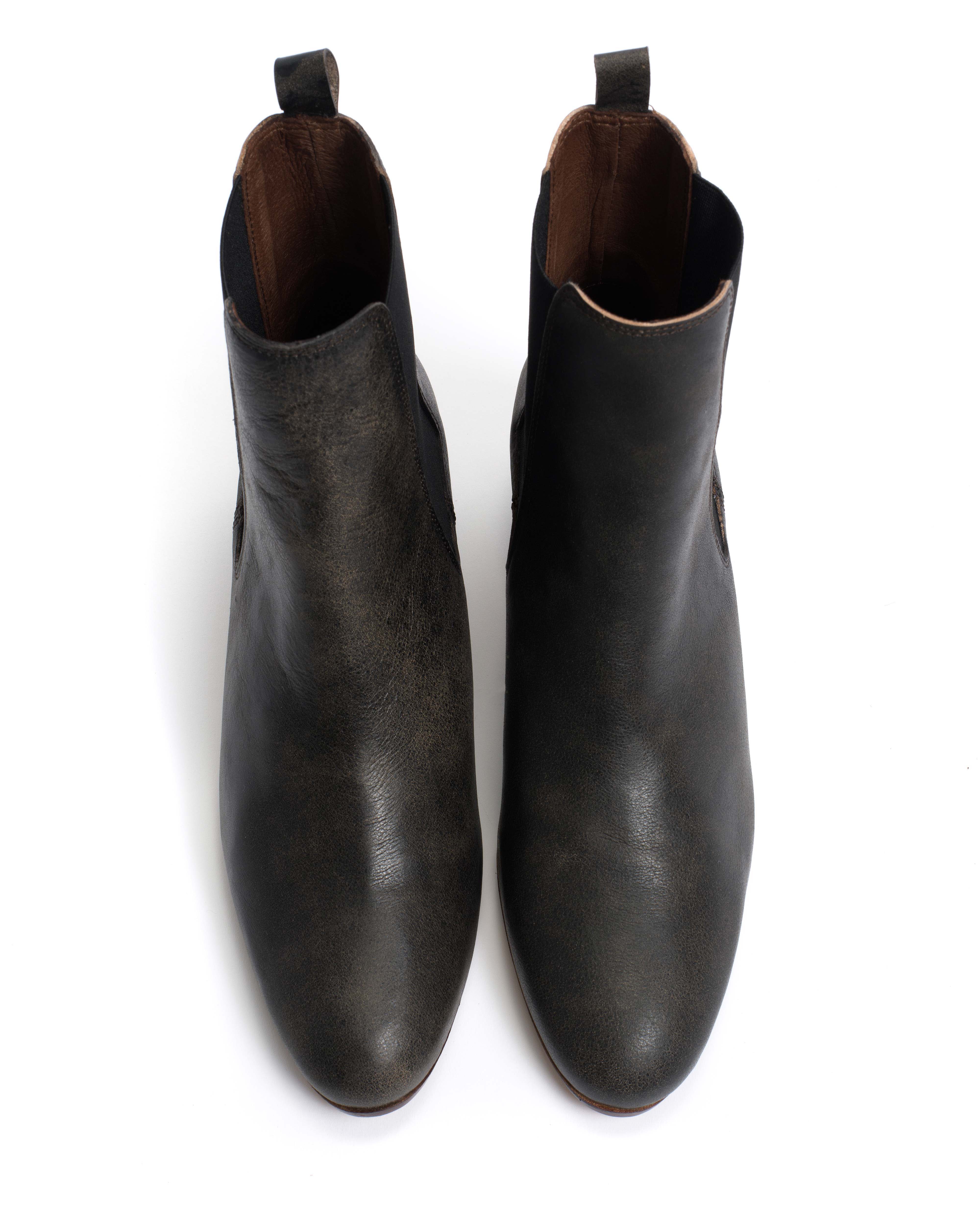 Niabella Distressed vegetable tanned calf Off black - Image 3