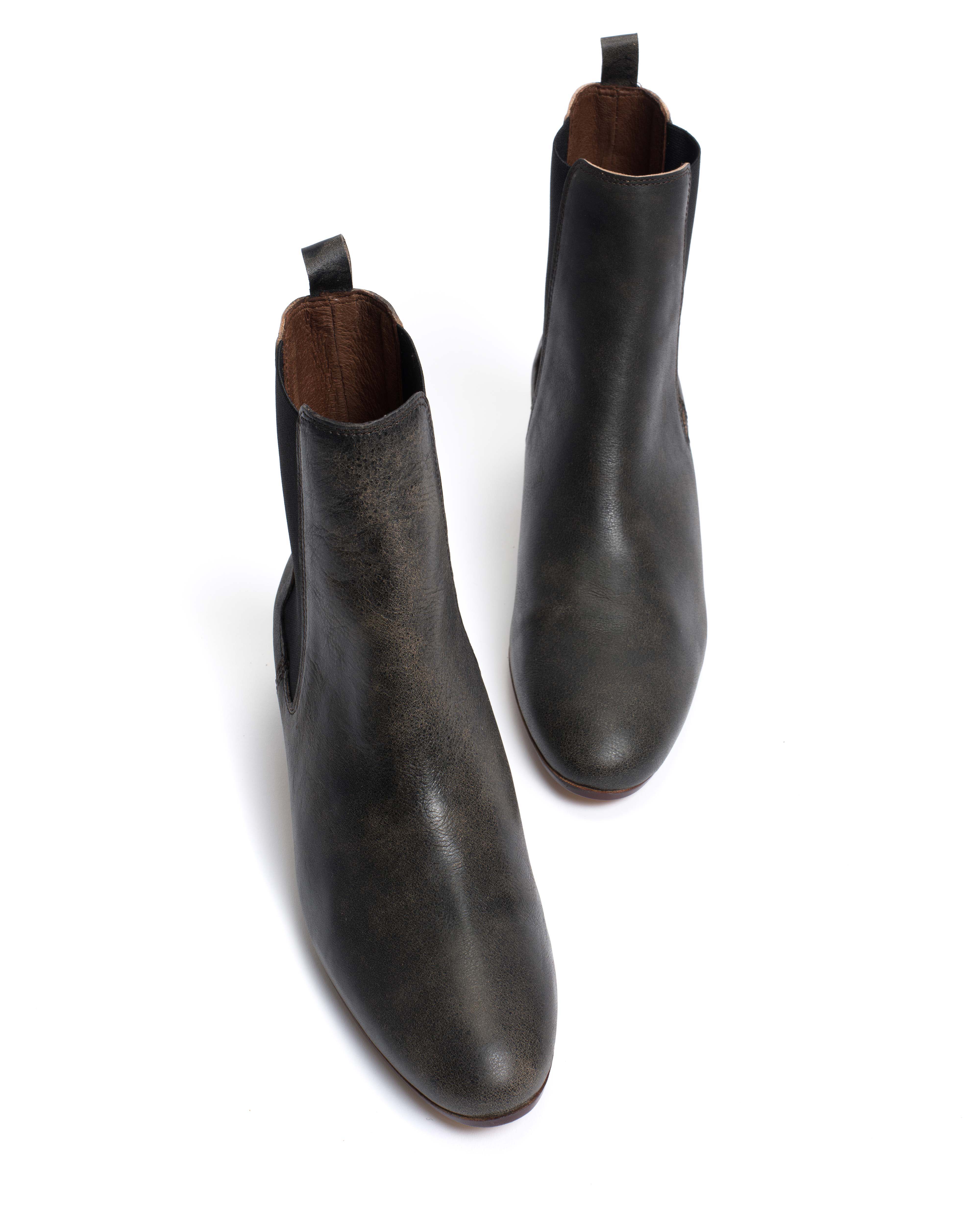 Niabella Distressed vegetable tanned calf Off black - Image 5