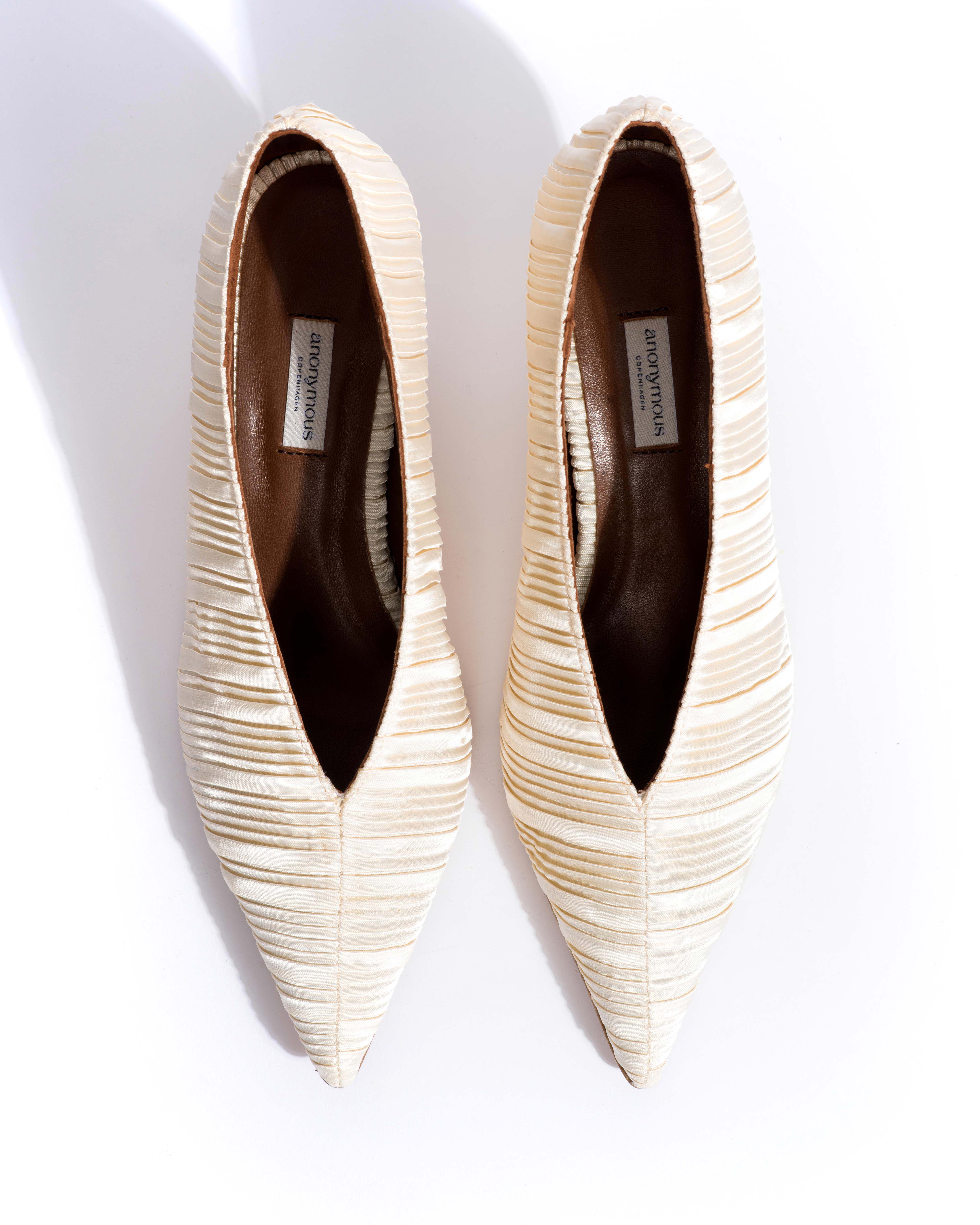 Phia 55 pin Pleated satin Creamy white - Image 4