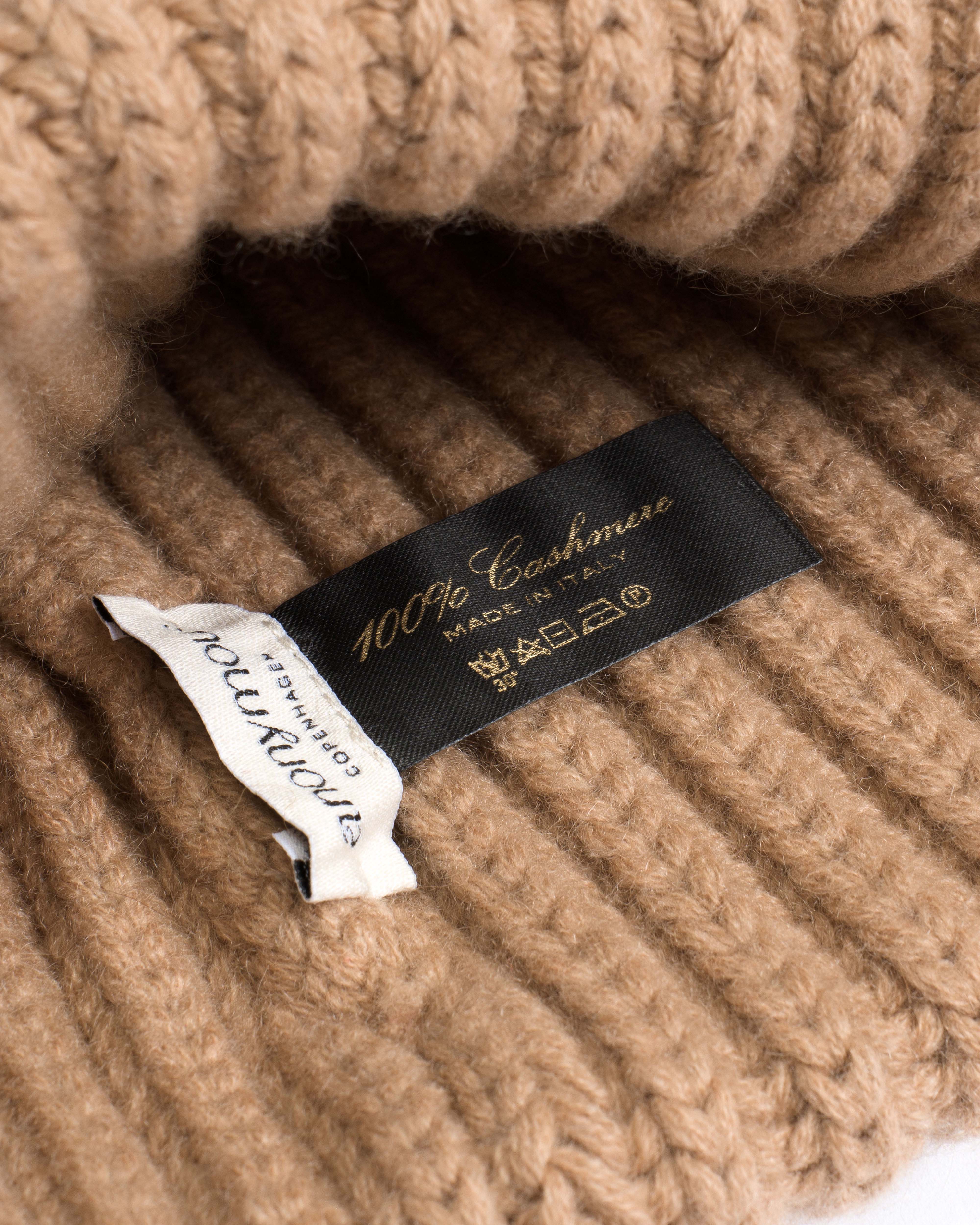 Sandra beanie 100% cashmere Camel - Image 4