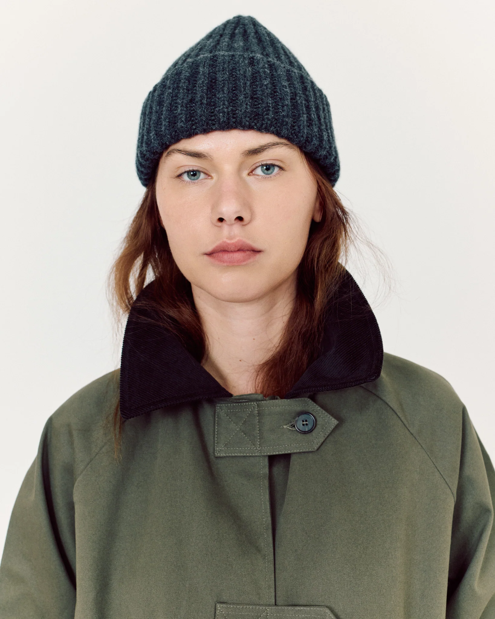 Sandra beanie 100% cashmere Dark grey - Image 3