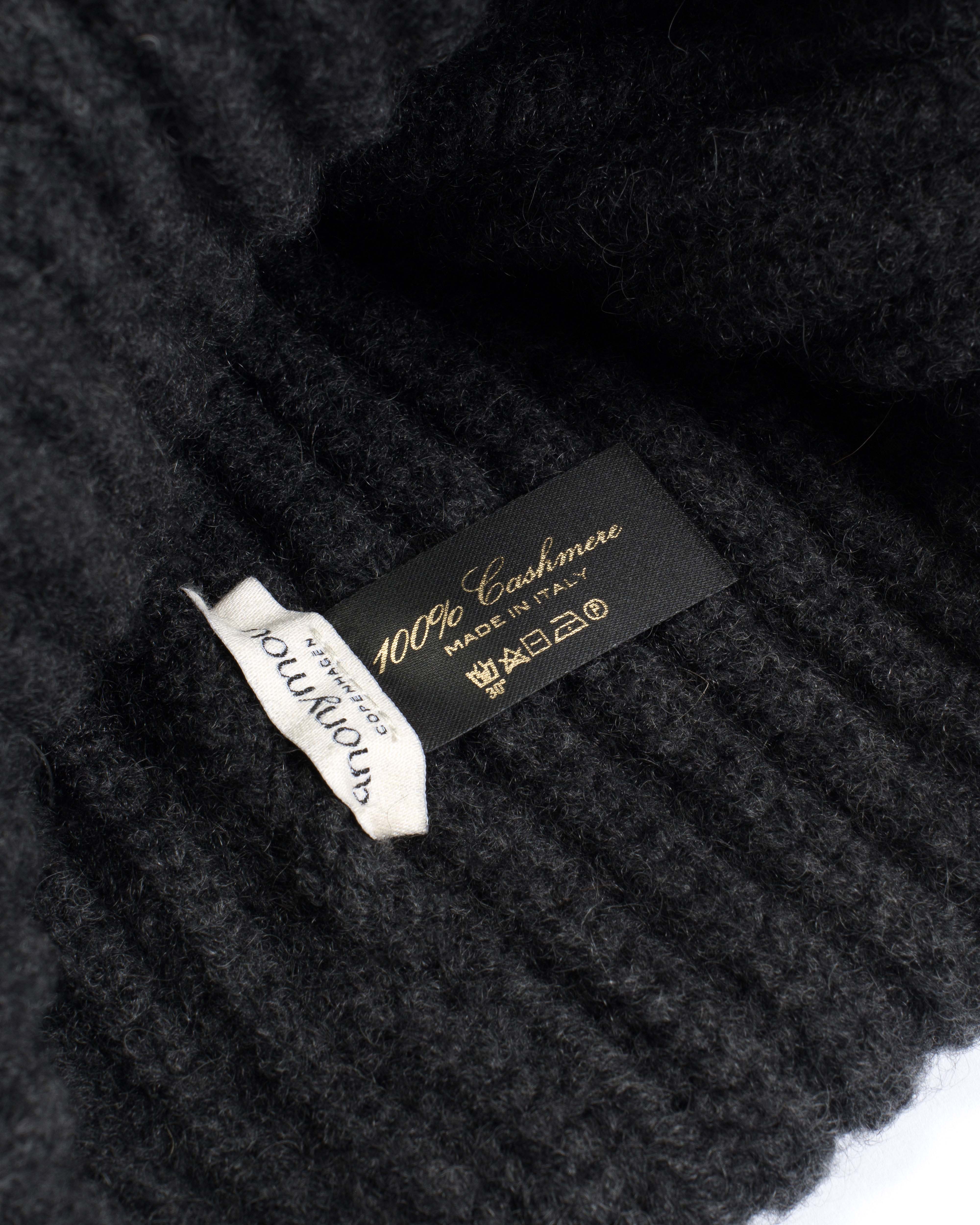 Sandra beanie 100% cashmere Dark grey - Image 5