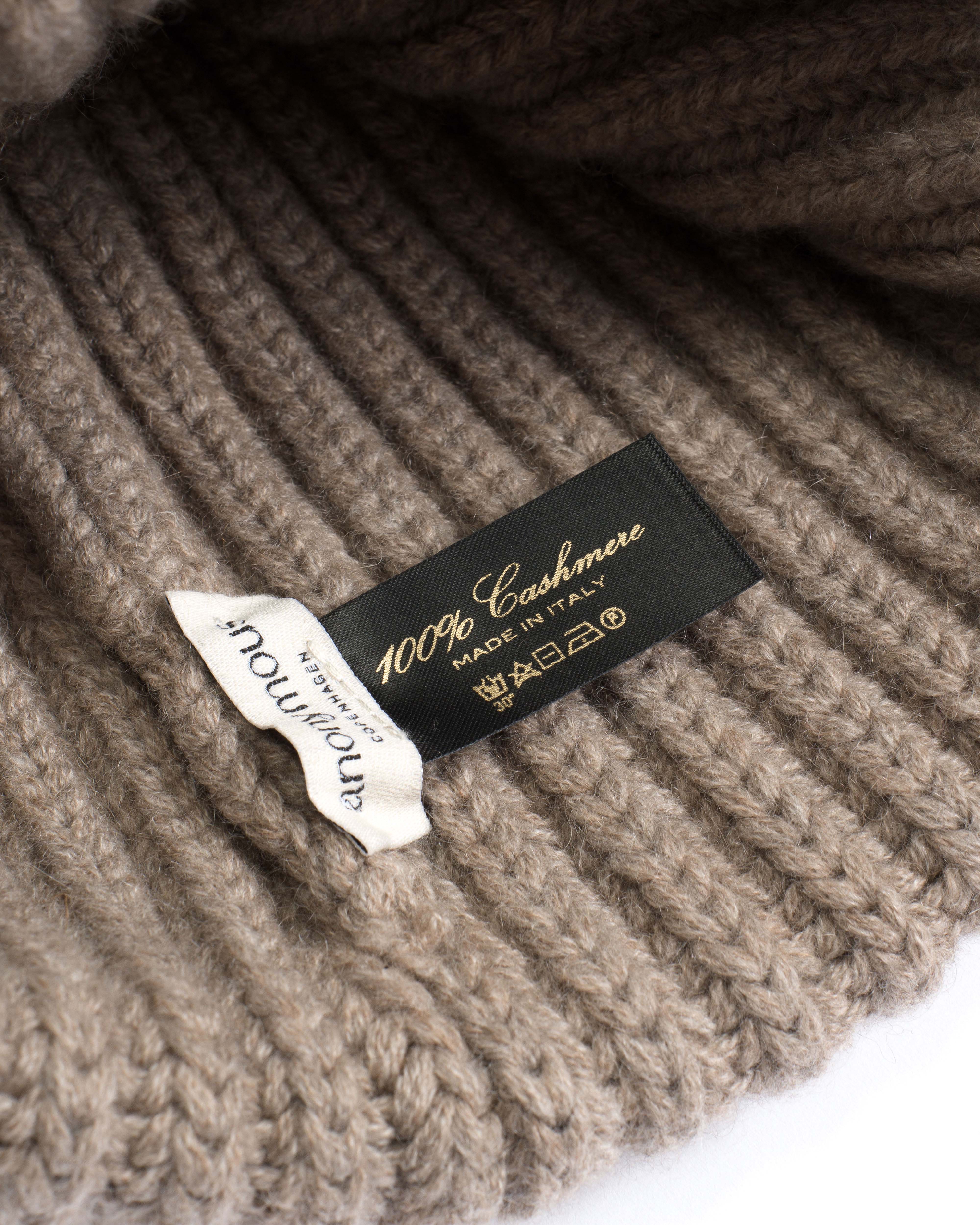 Sandra beanie 100% cashmere Dark taupe - Image 4
