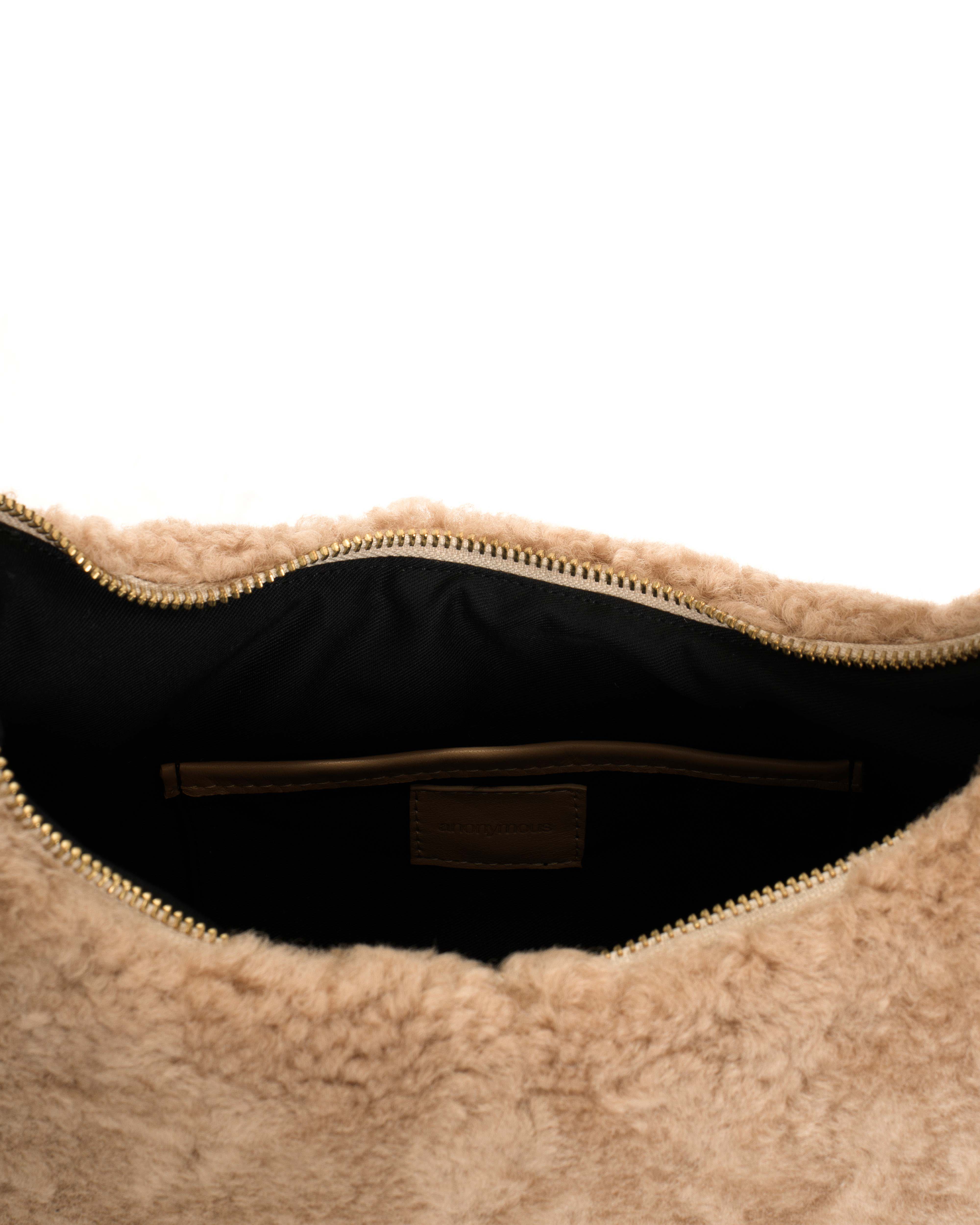 Shane Grand pillow bag Shearling & Shiny lamb Desert sand - Image 4
