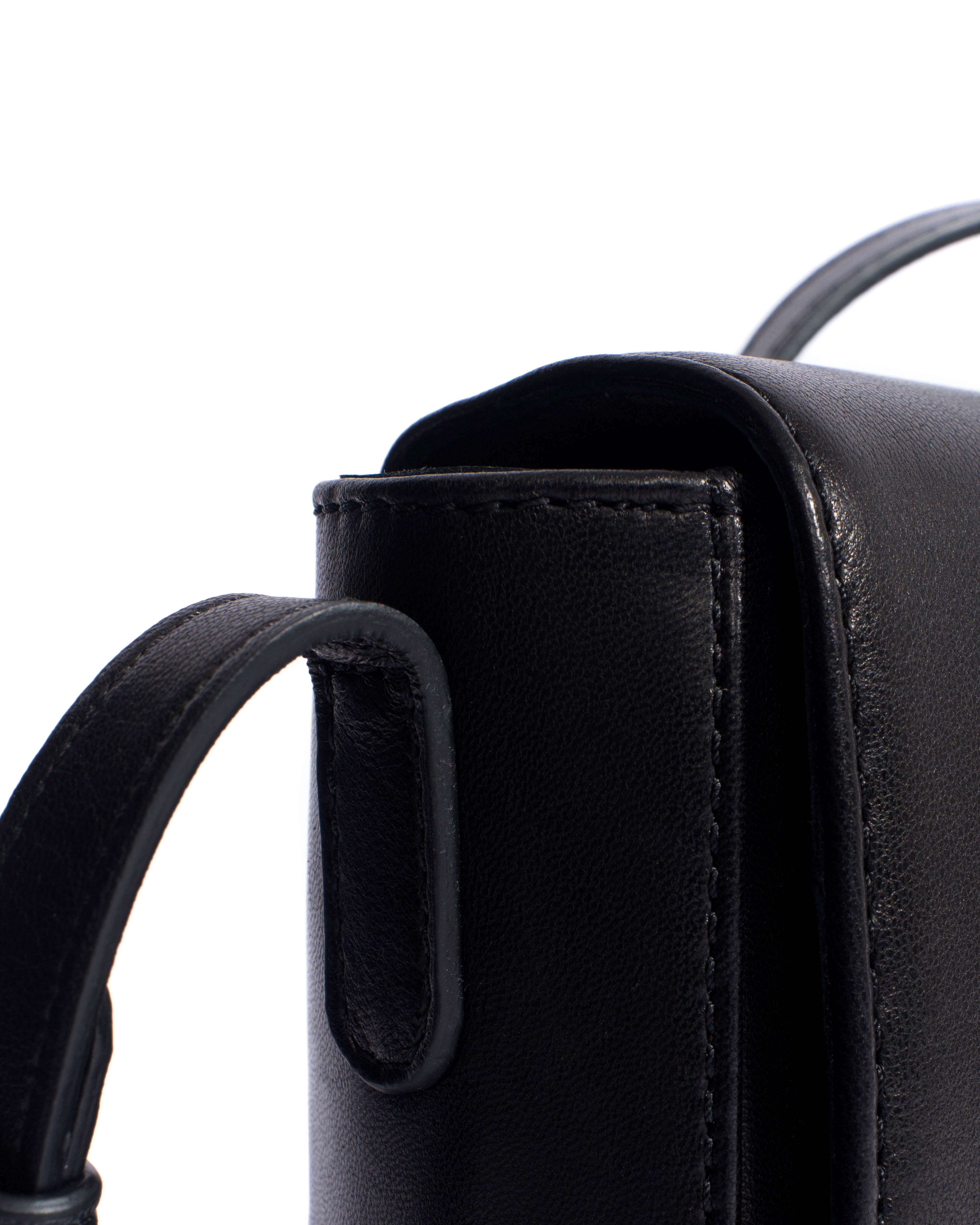 Sicha interlace crossover bag Shiny lamb Black - Image 4