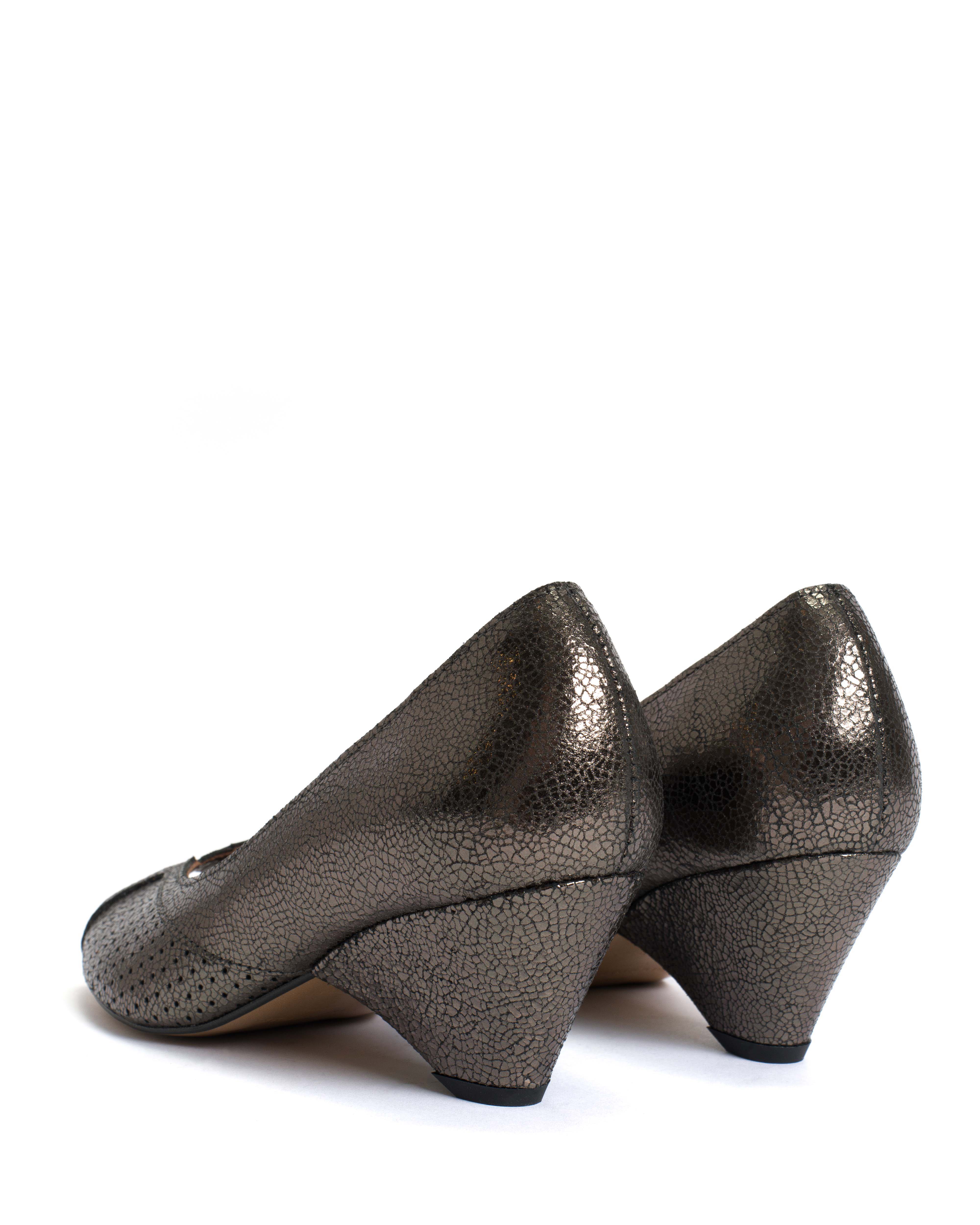Tiffany triangle Crackled metallic goat Platinum - Image 4