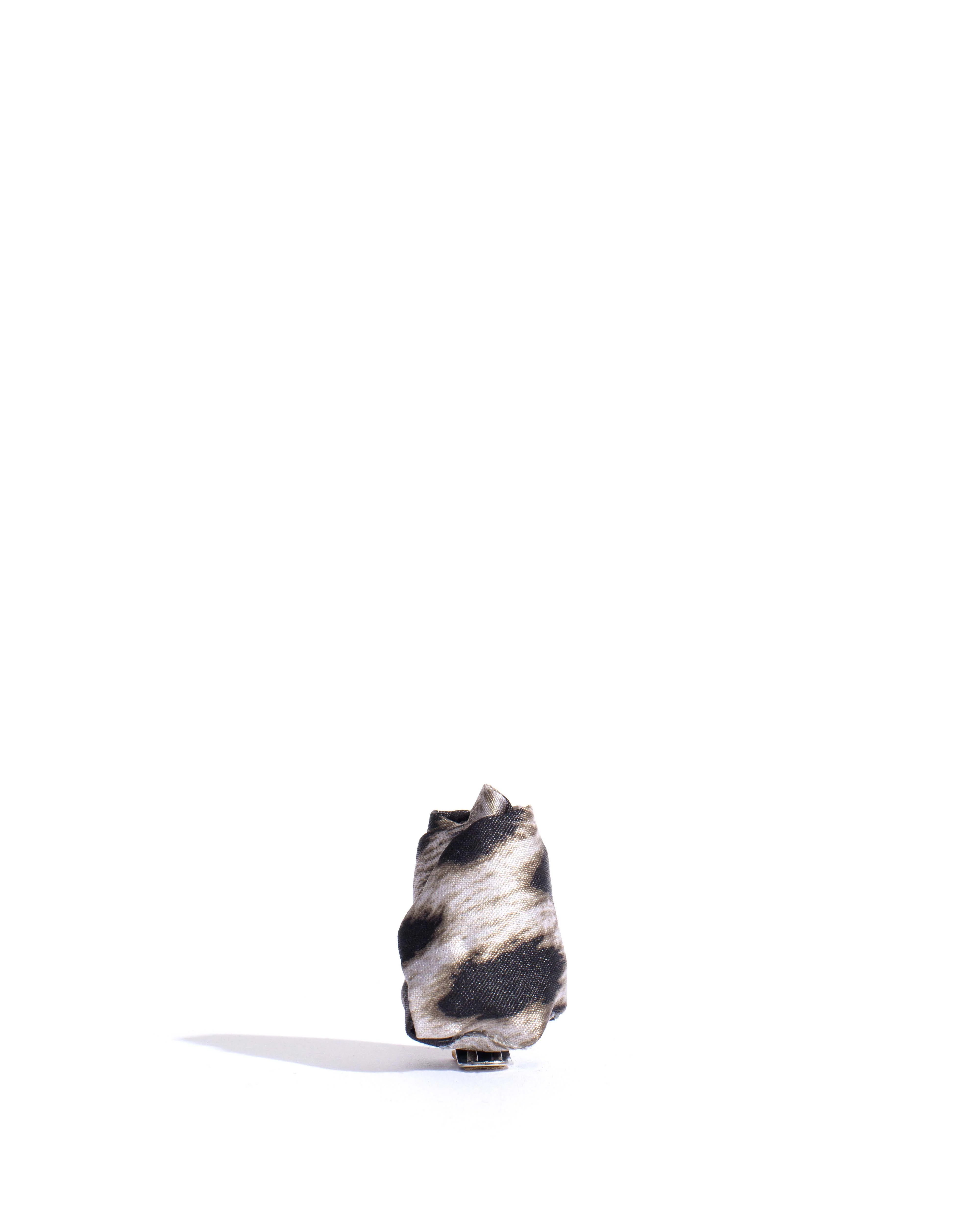 Tulip shoe clip Satin print Snow leopard - Image 2