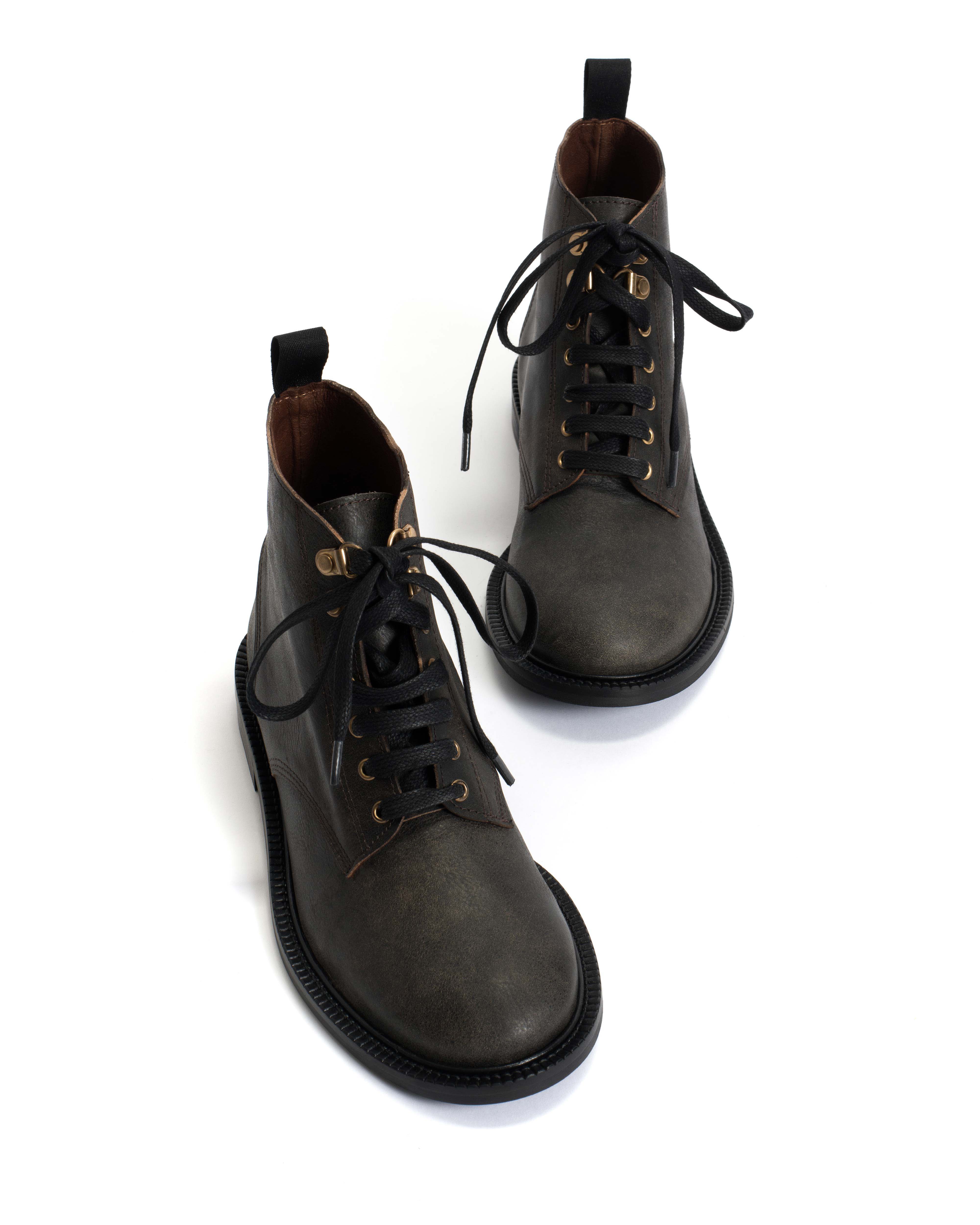 Valery Distressed vegetable tanned calf Off black - Image 5