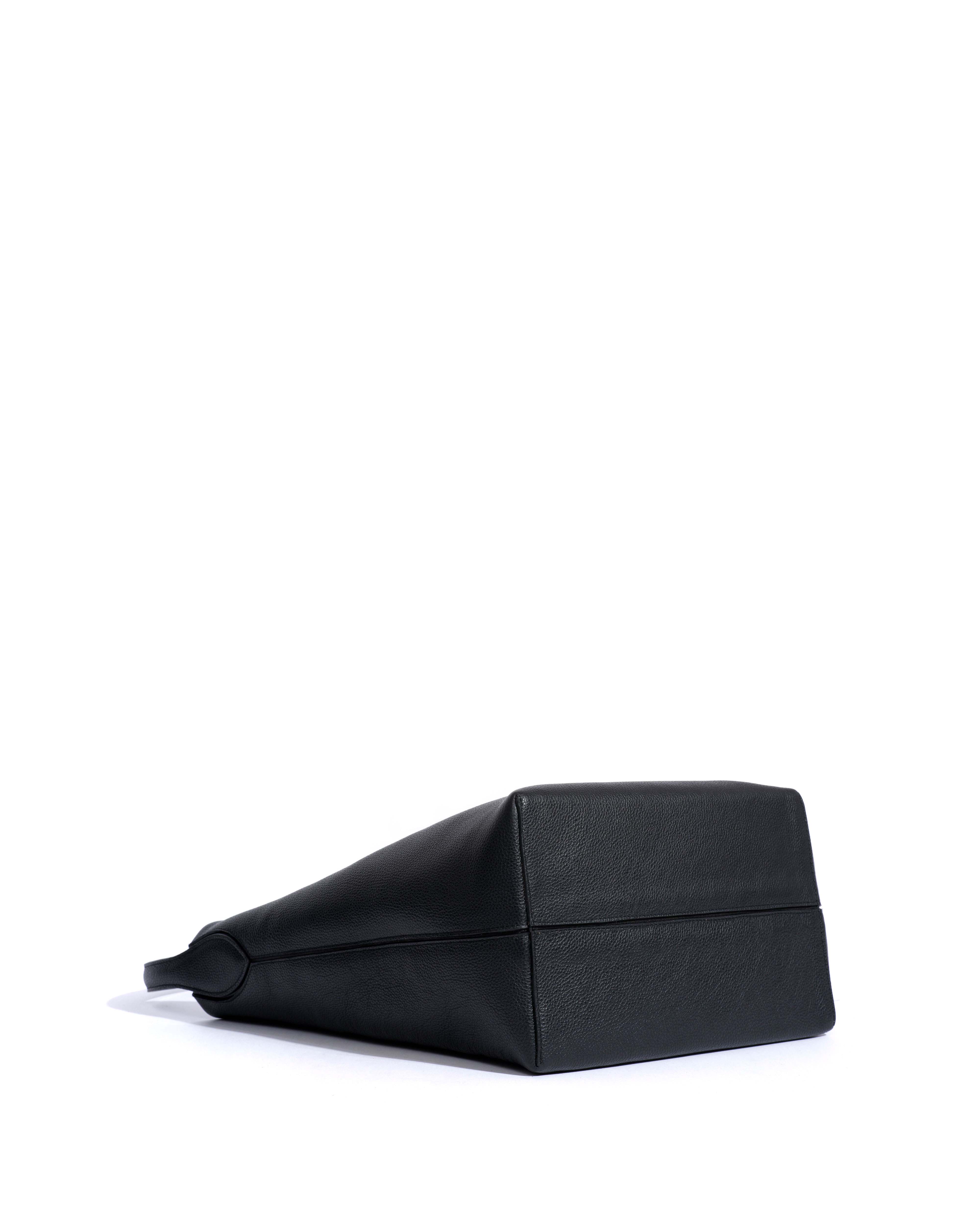 Versa everyday bag Pebbled soft calf Black - Image 5