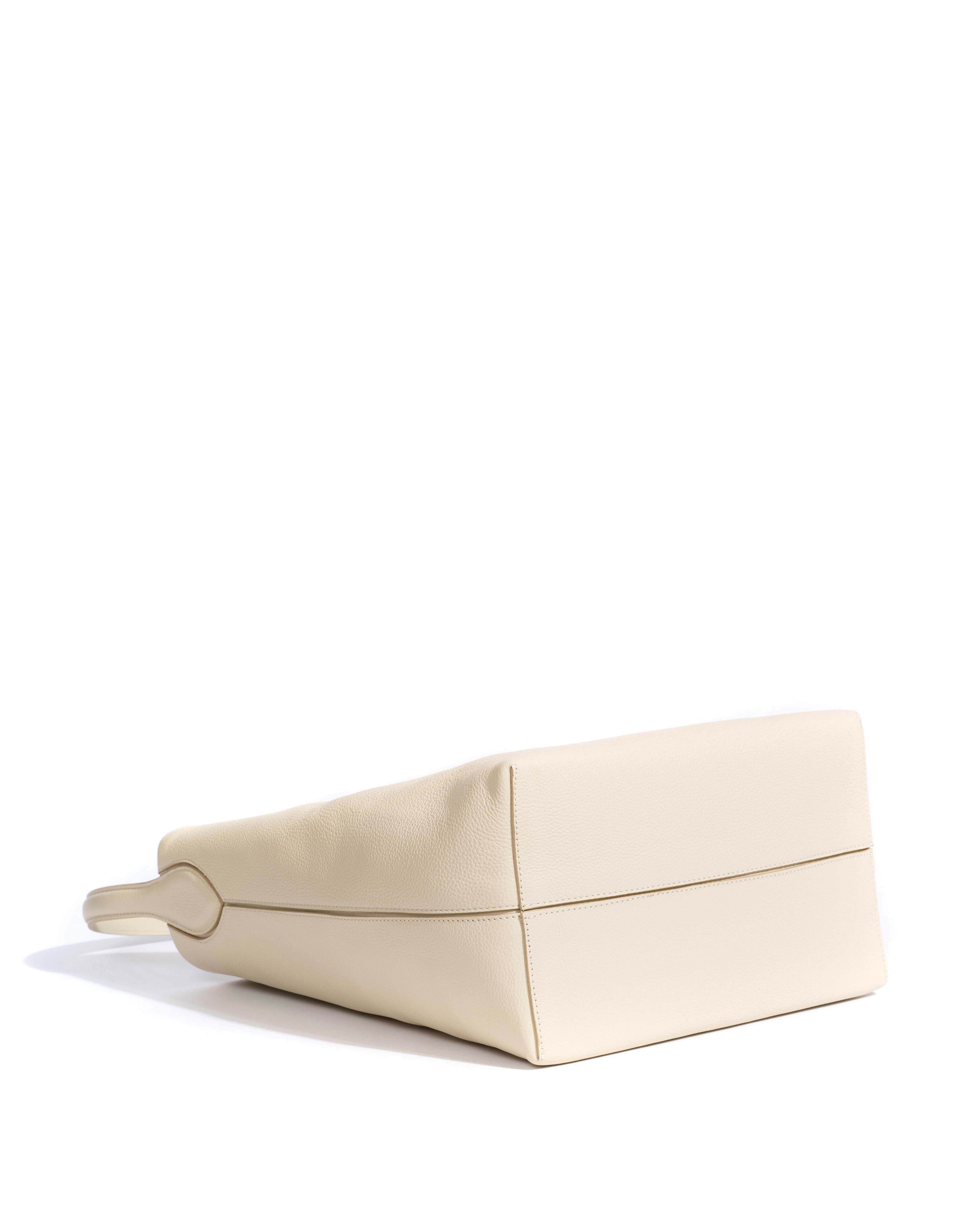 Versa everyday bag Pebbled soft calf White sand - Image 4