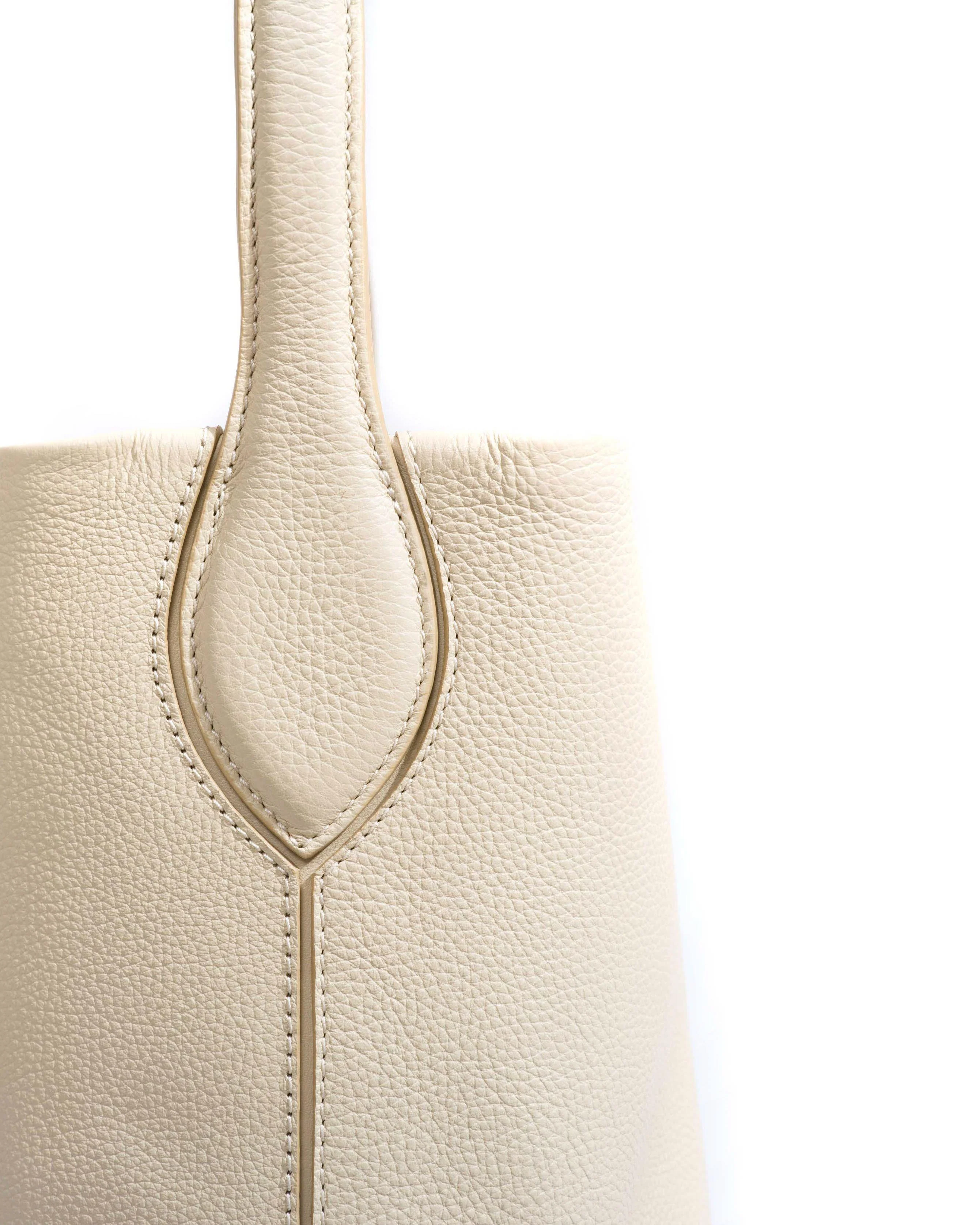 Versa everyday bag Pebbled soft calf White sand - Image 6