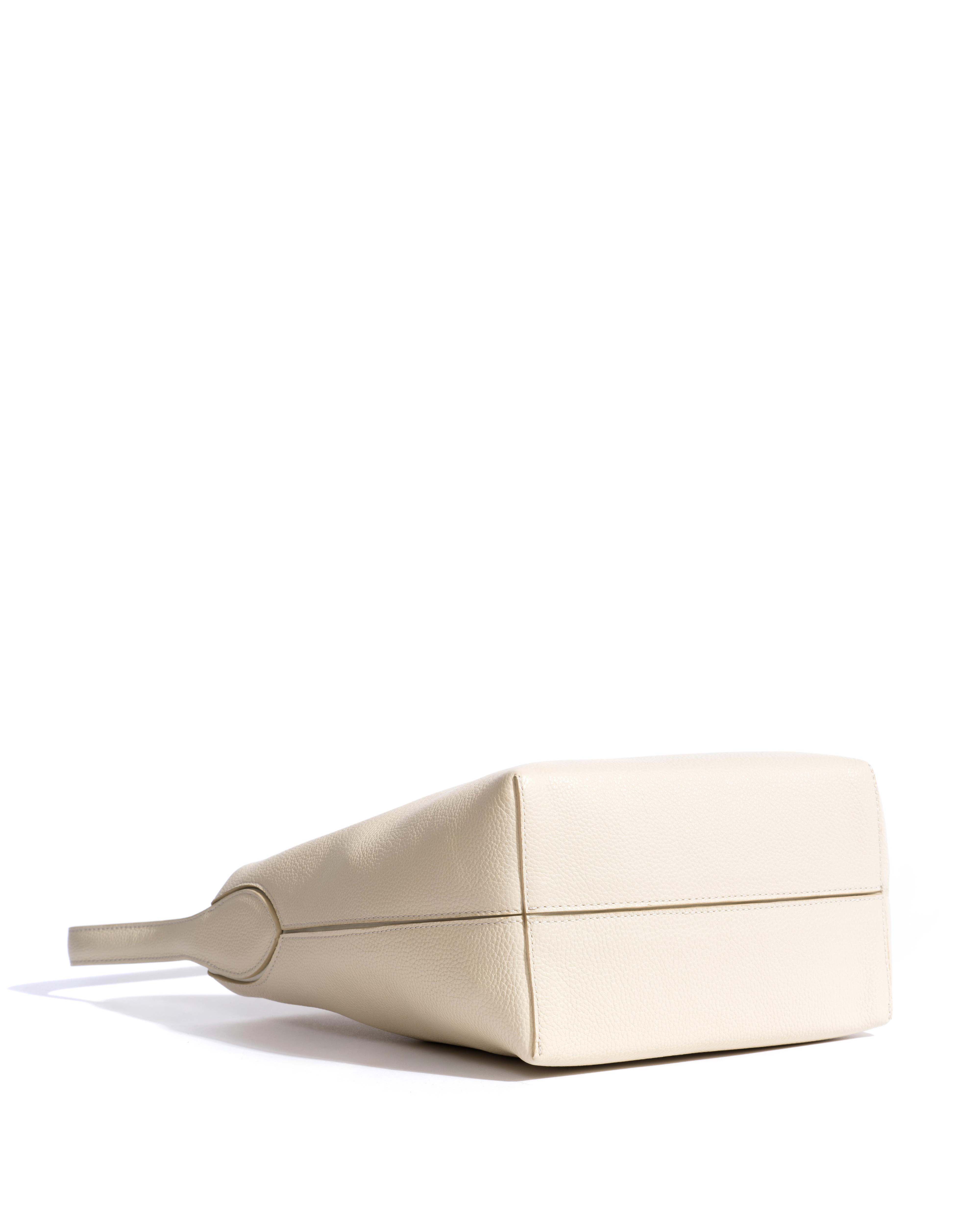 Versa petite bag Pebbled soft calf White sand - Image 4