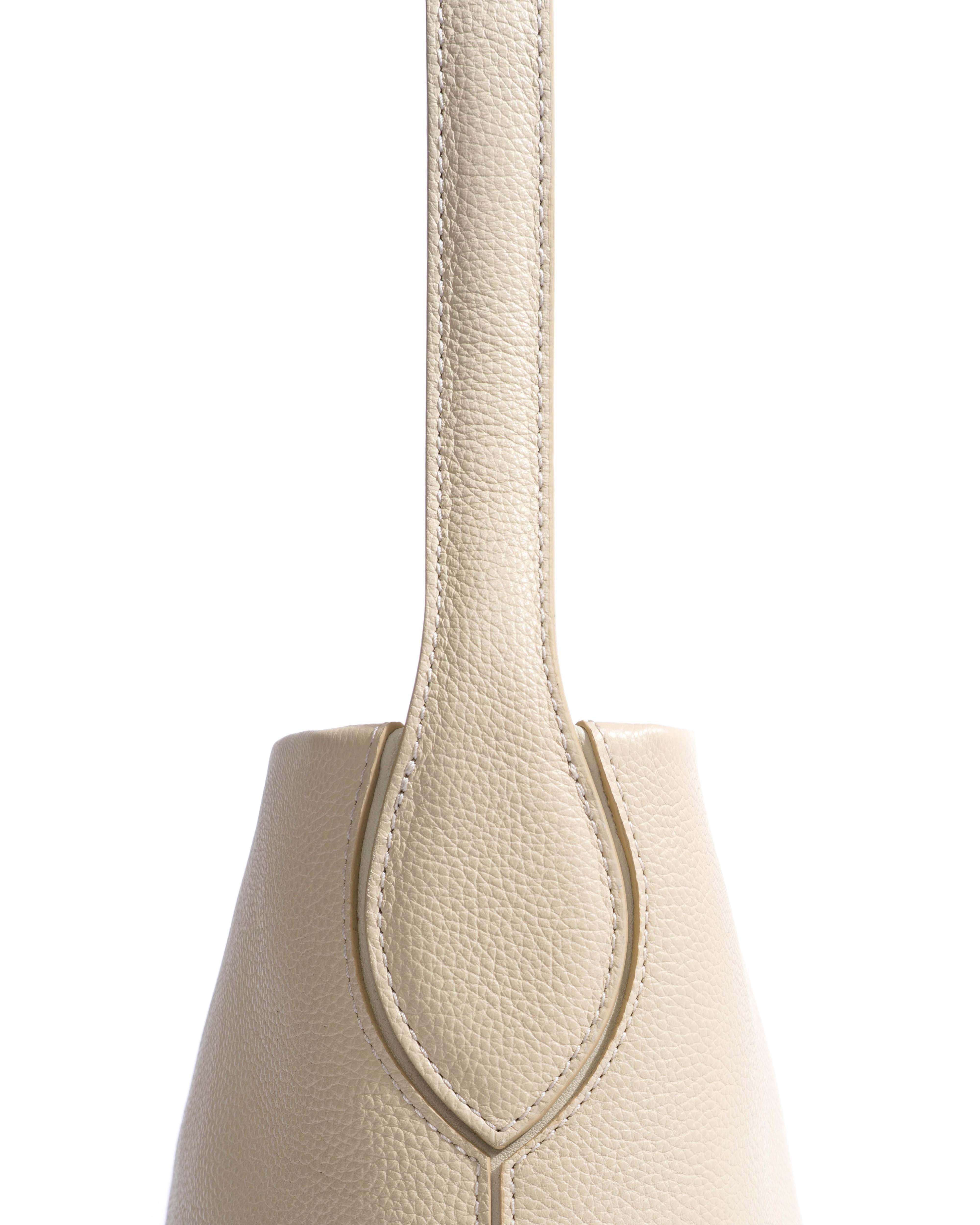 Versa petite bag Pebbled soft calf White sand - Image 6