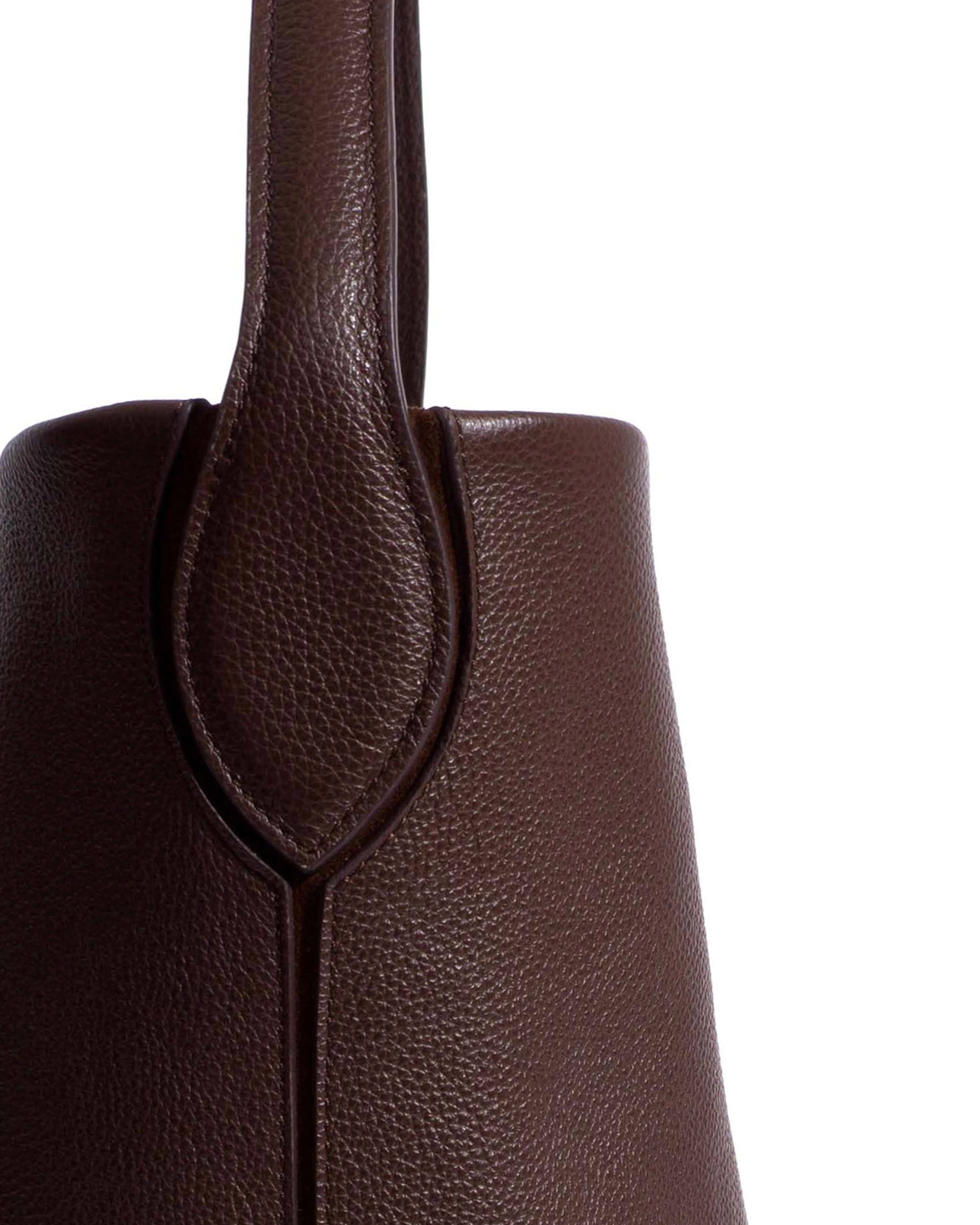 Versa slouchy everyday bag Pebbled soft calf Chocolate - Image 5