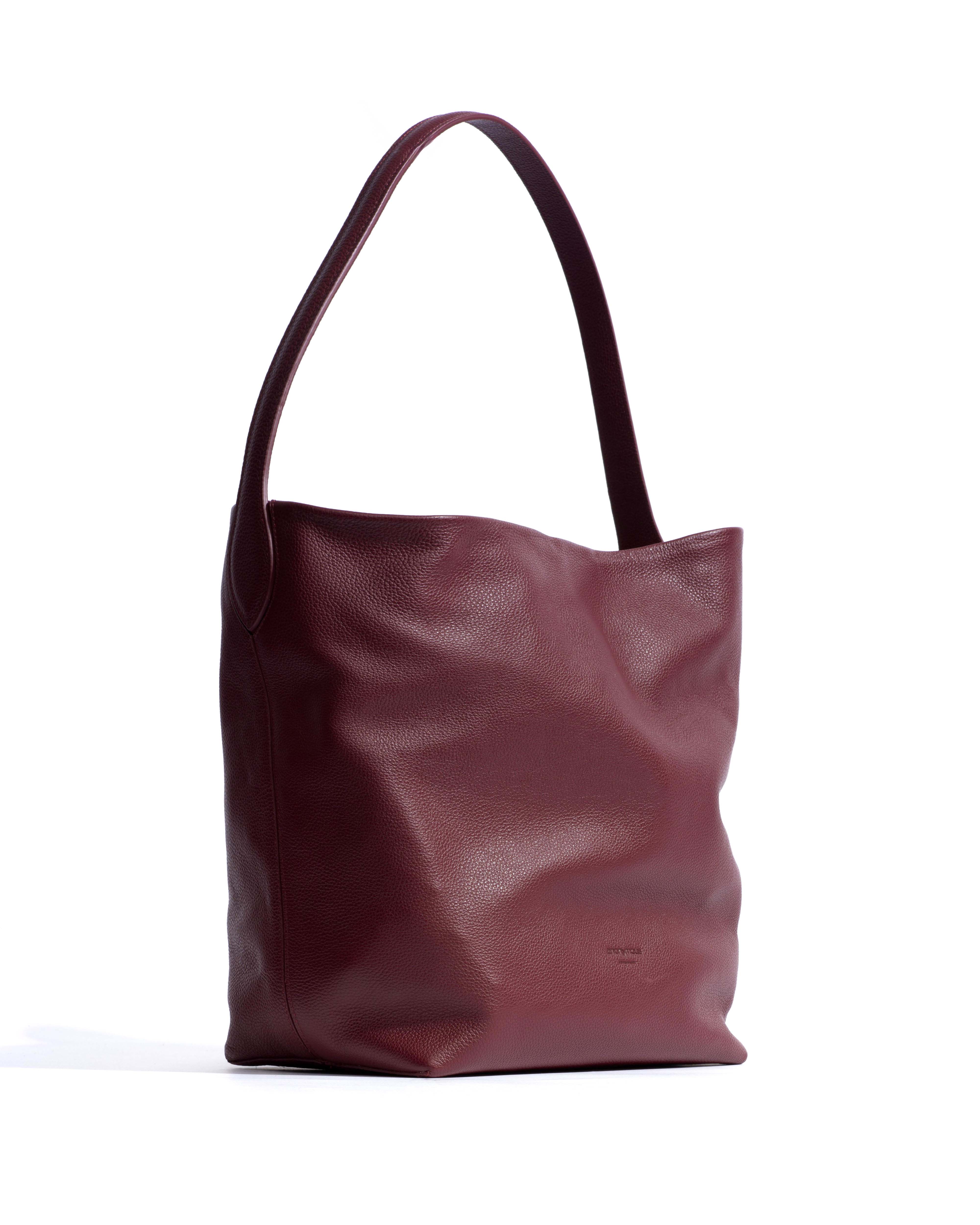 Versa slouchy everyday bag Pebbled soft calf Pomegranate - Image 2