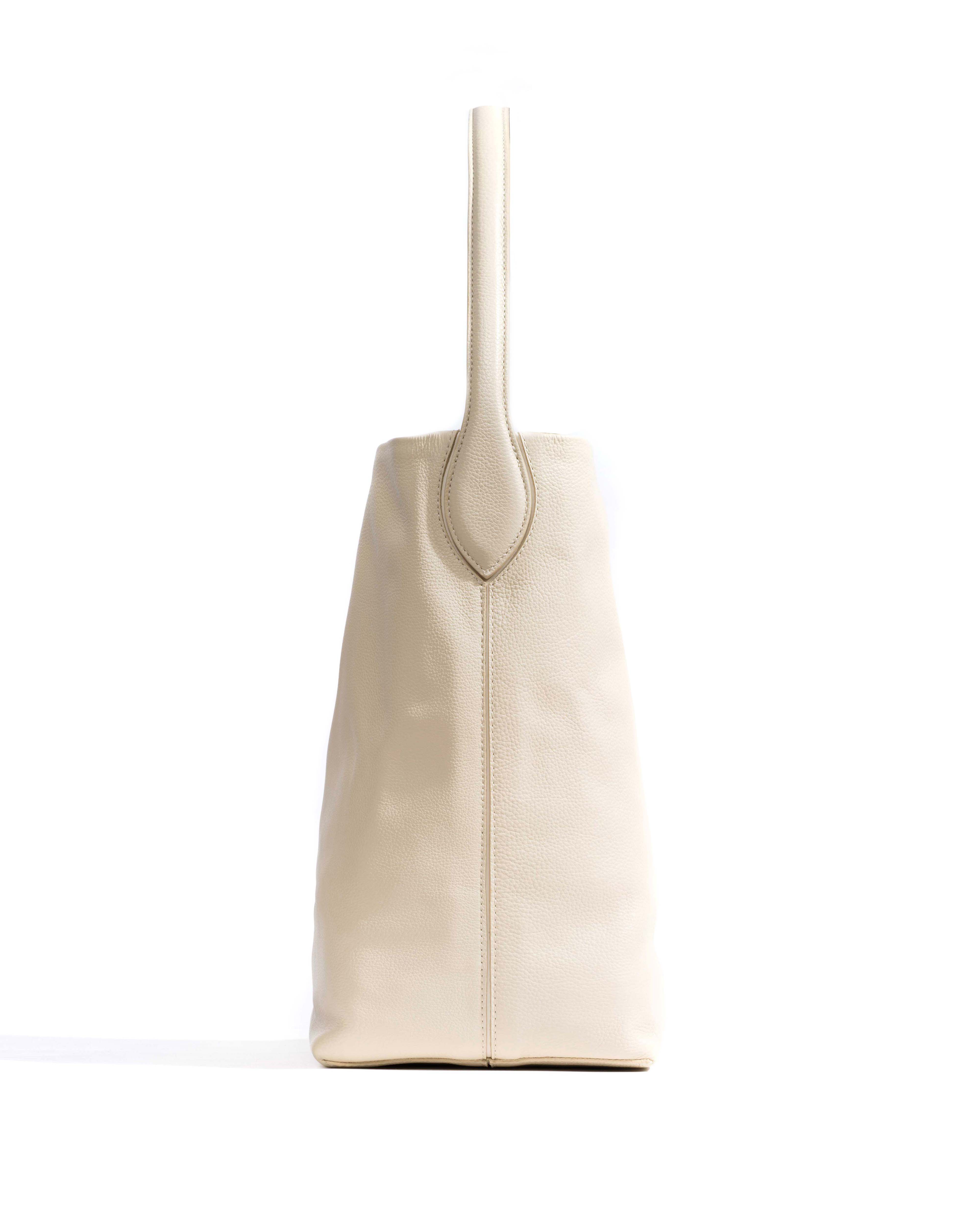 Versa slouchy everyday bag Pebbled soft calf White sand - Image 3