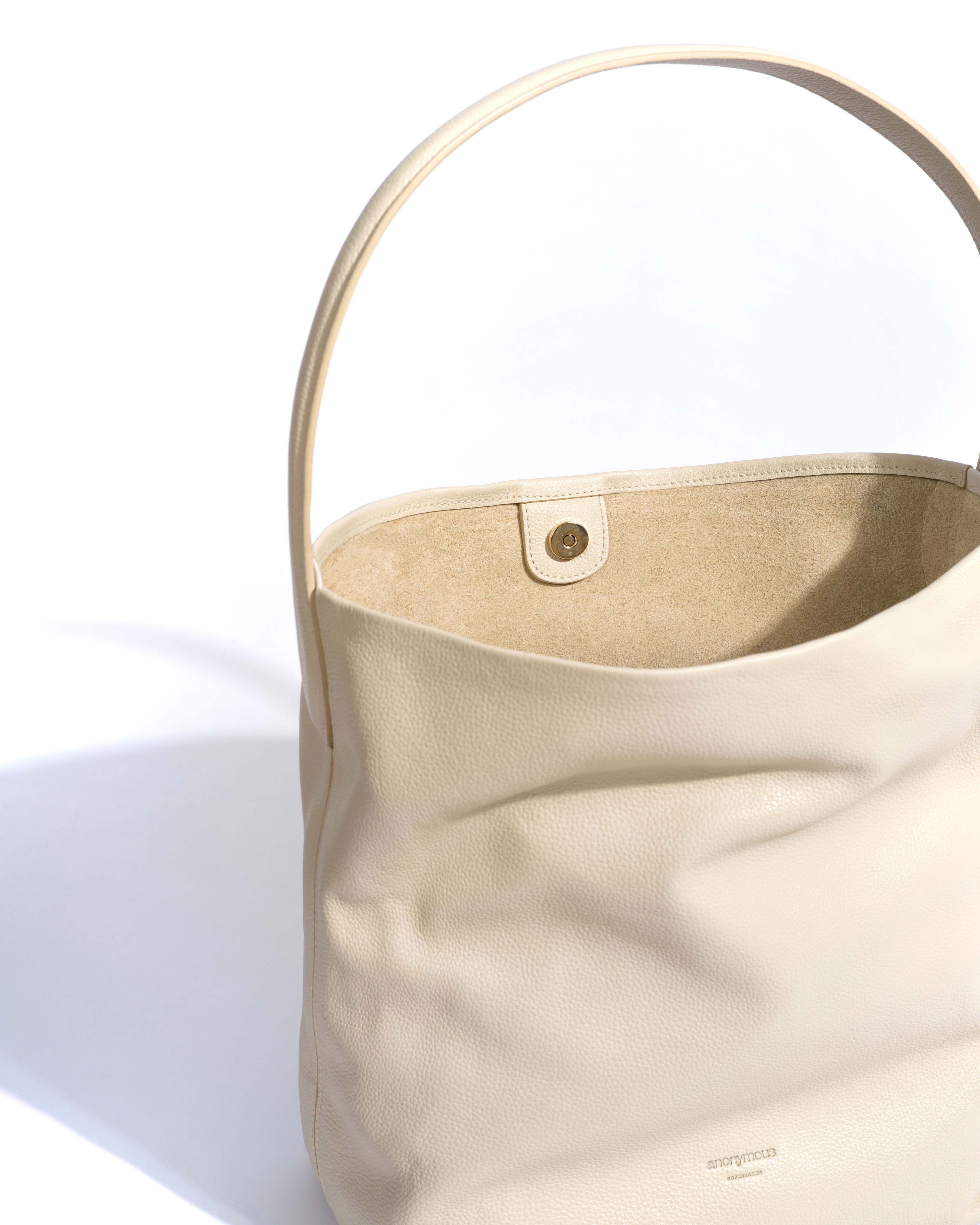Versa slouchy everyday bag Pebbled soft calf White sand - Image 5