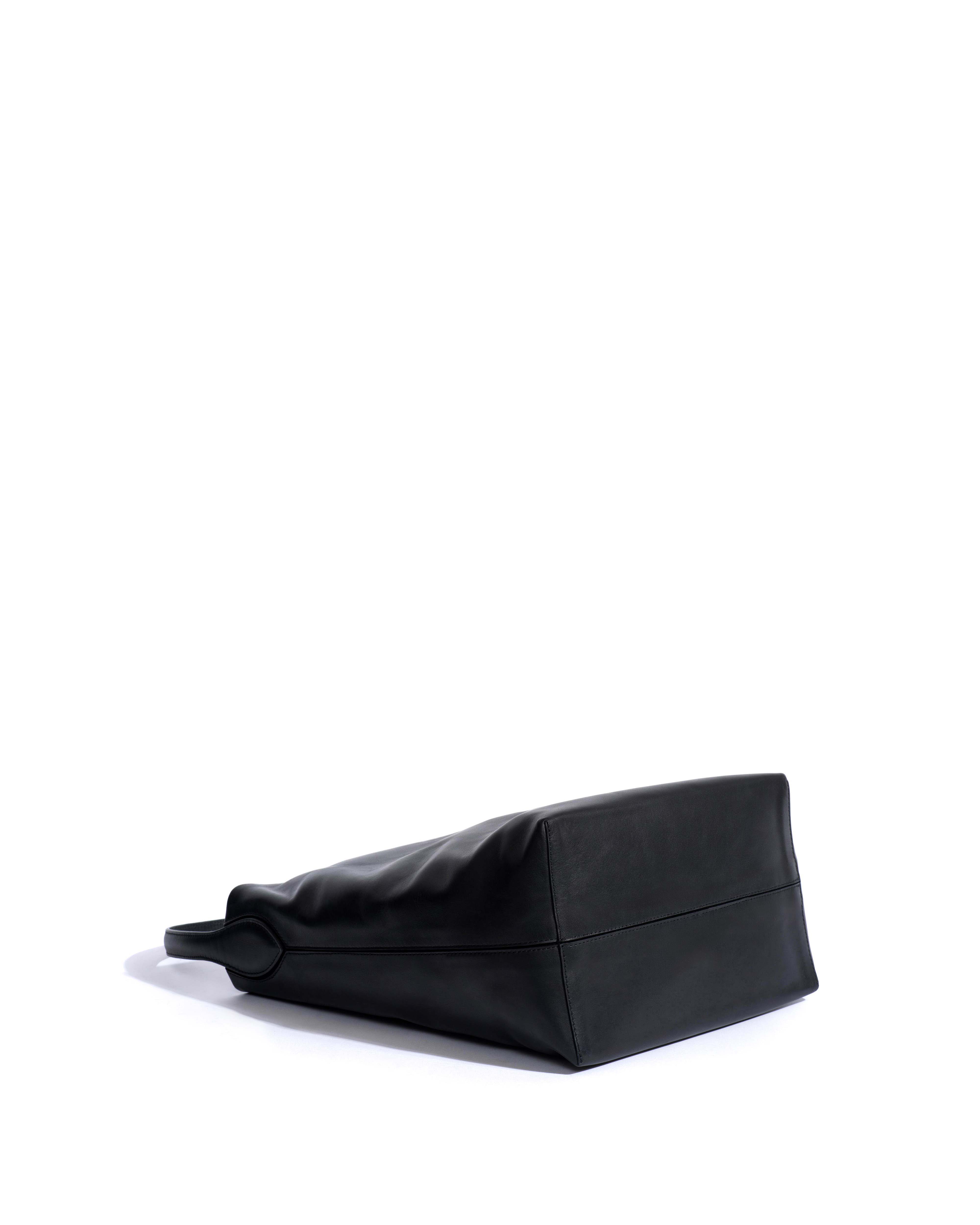 Versa slouchy everyday bag Soft calf Black - Image 4