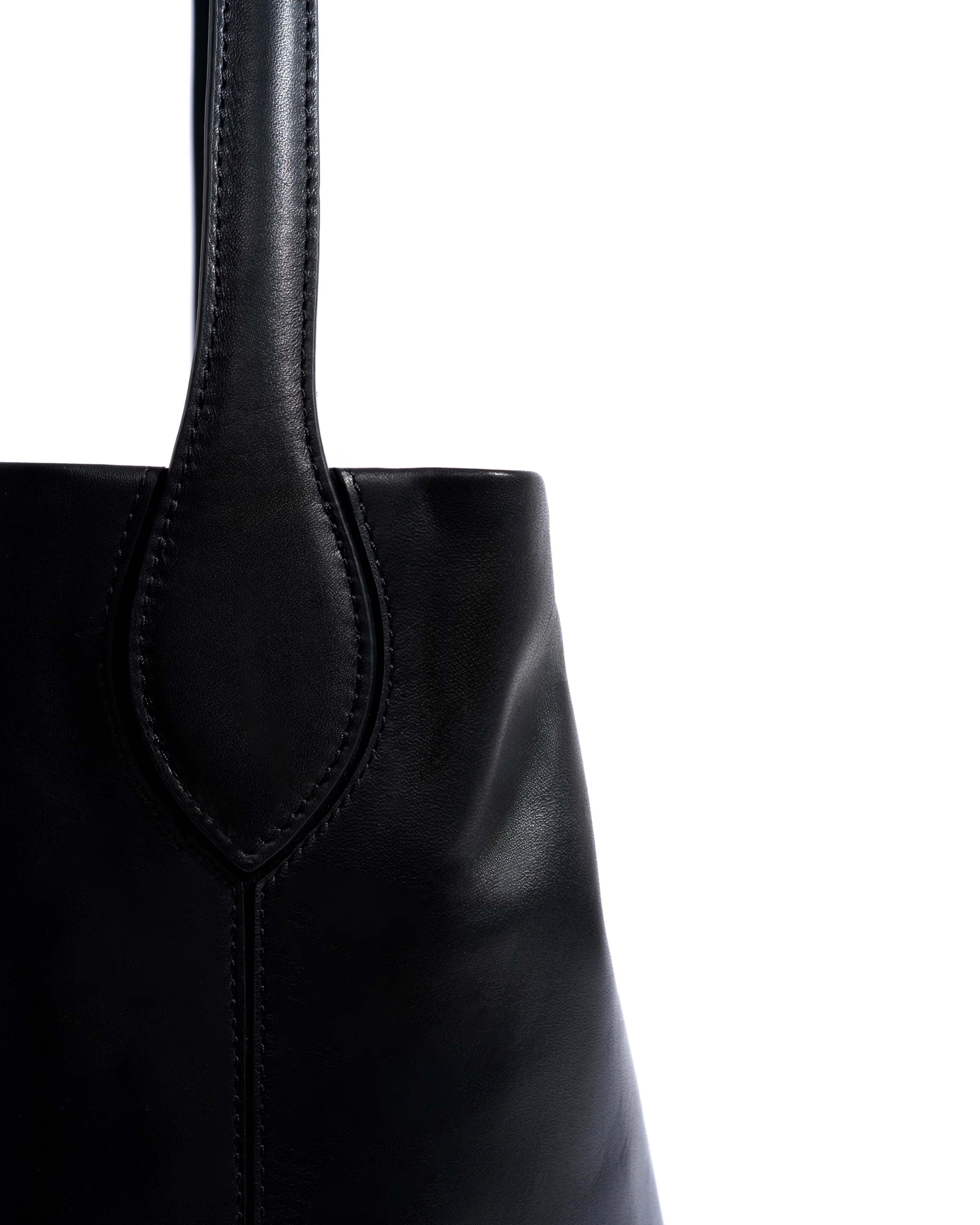 Versa slouchy everyday bag Soft calf Black - Image 6