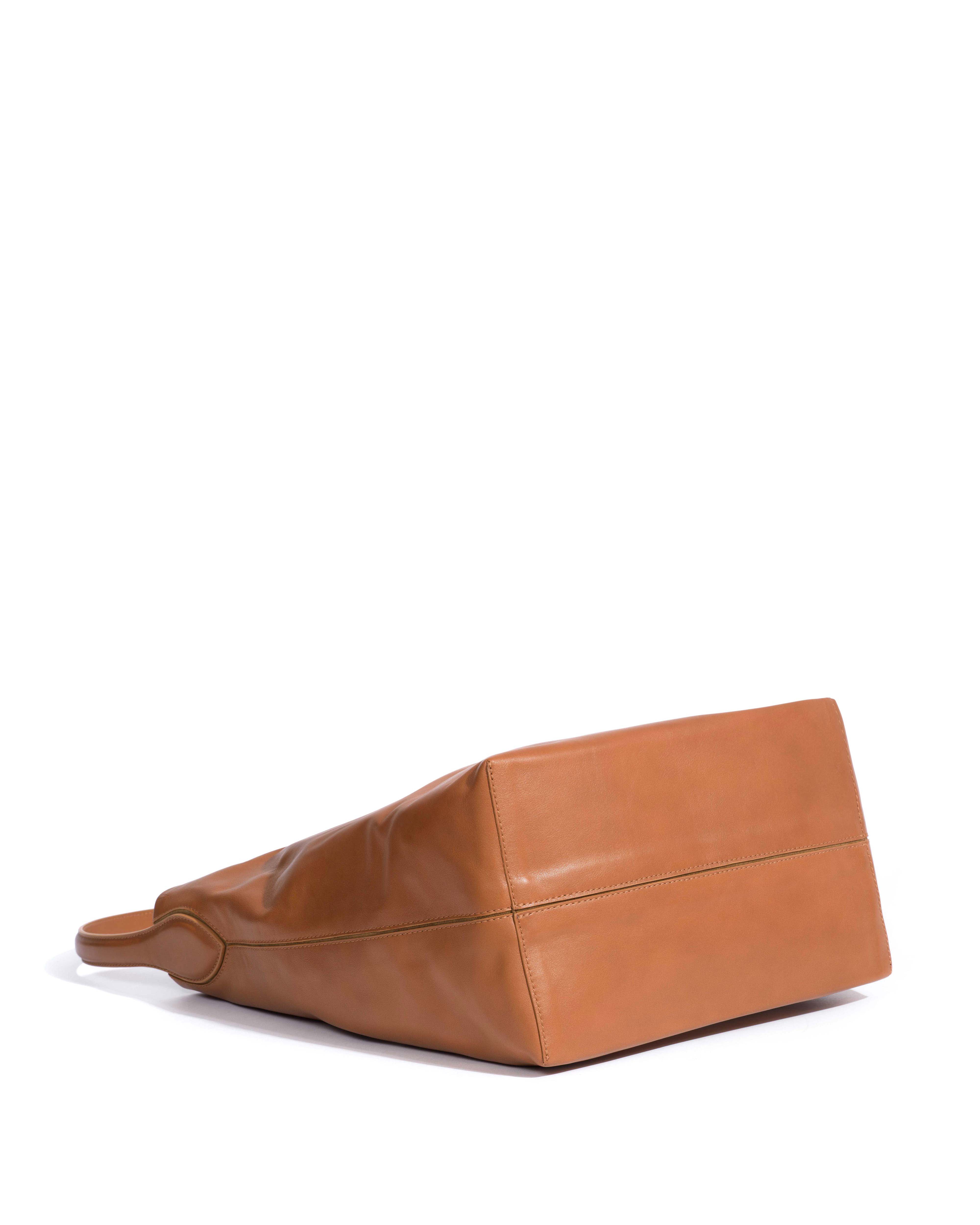 Versa slouchy everyday bag Soft calf Camel - Image 4