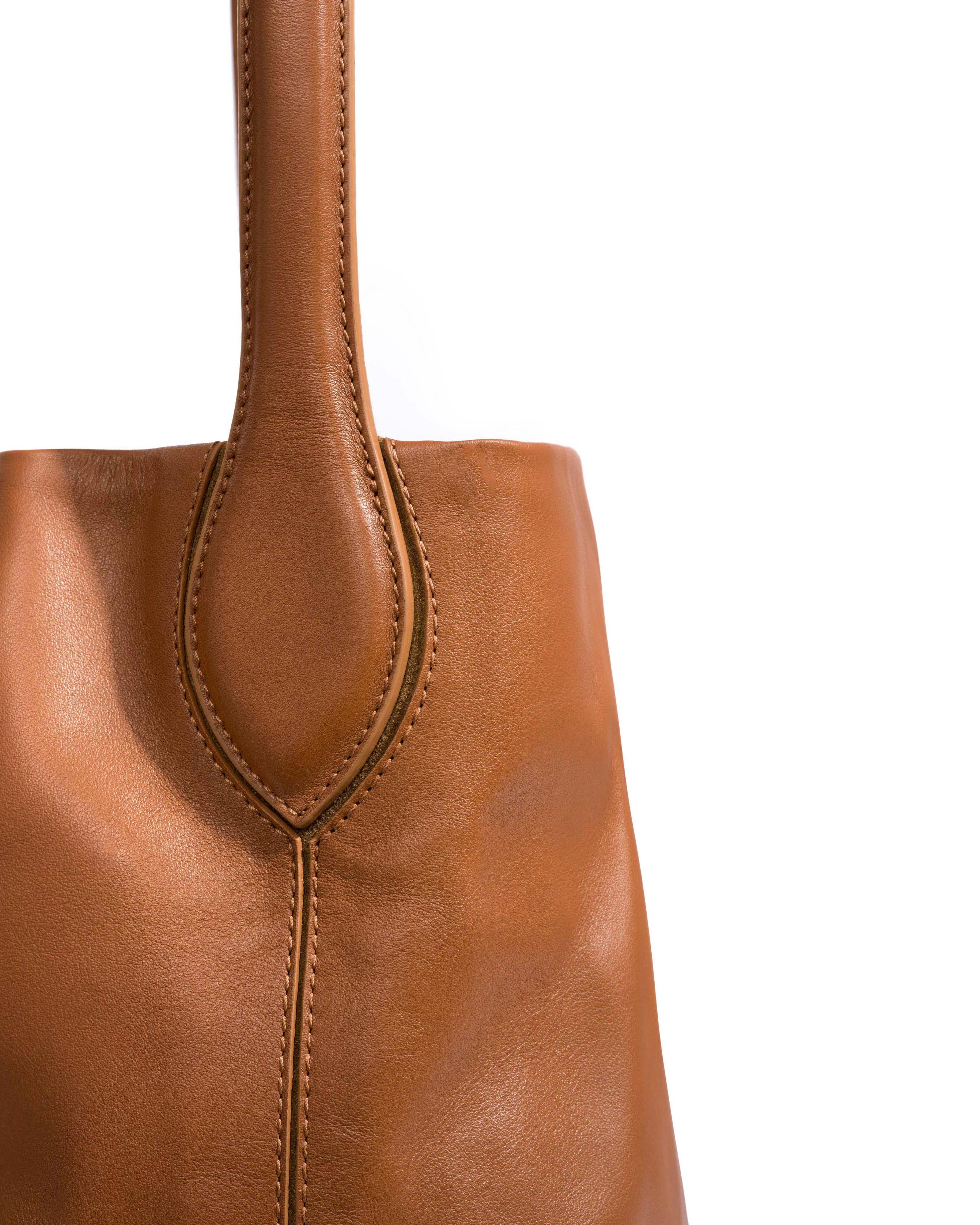 Versa slouchy everyday bag Soft calf Camel - Image 5